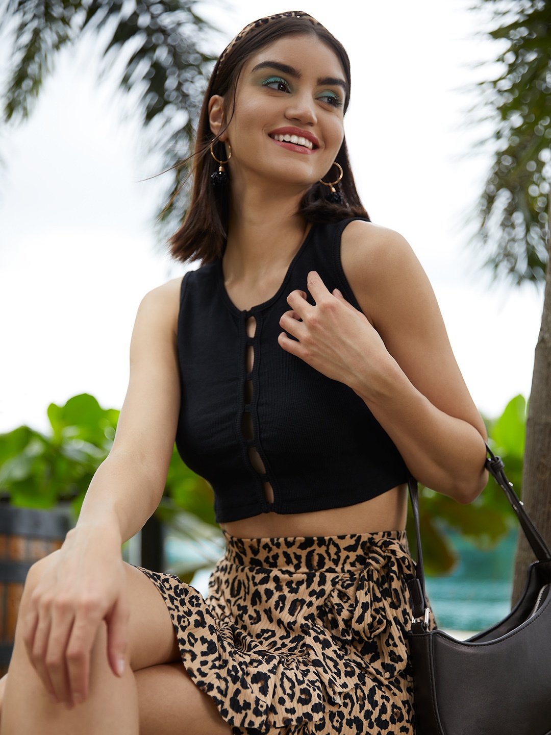 

Trendyol Women Black Regular Crop Top