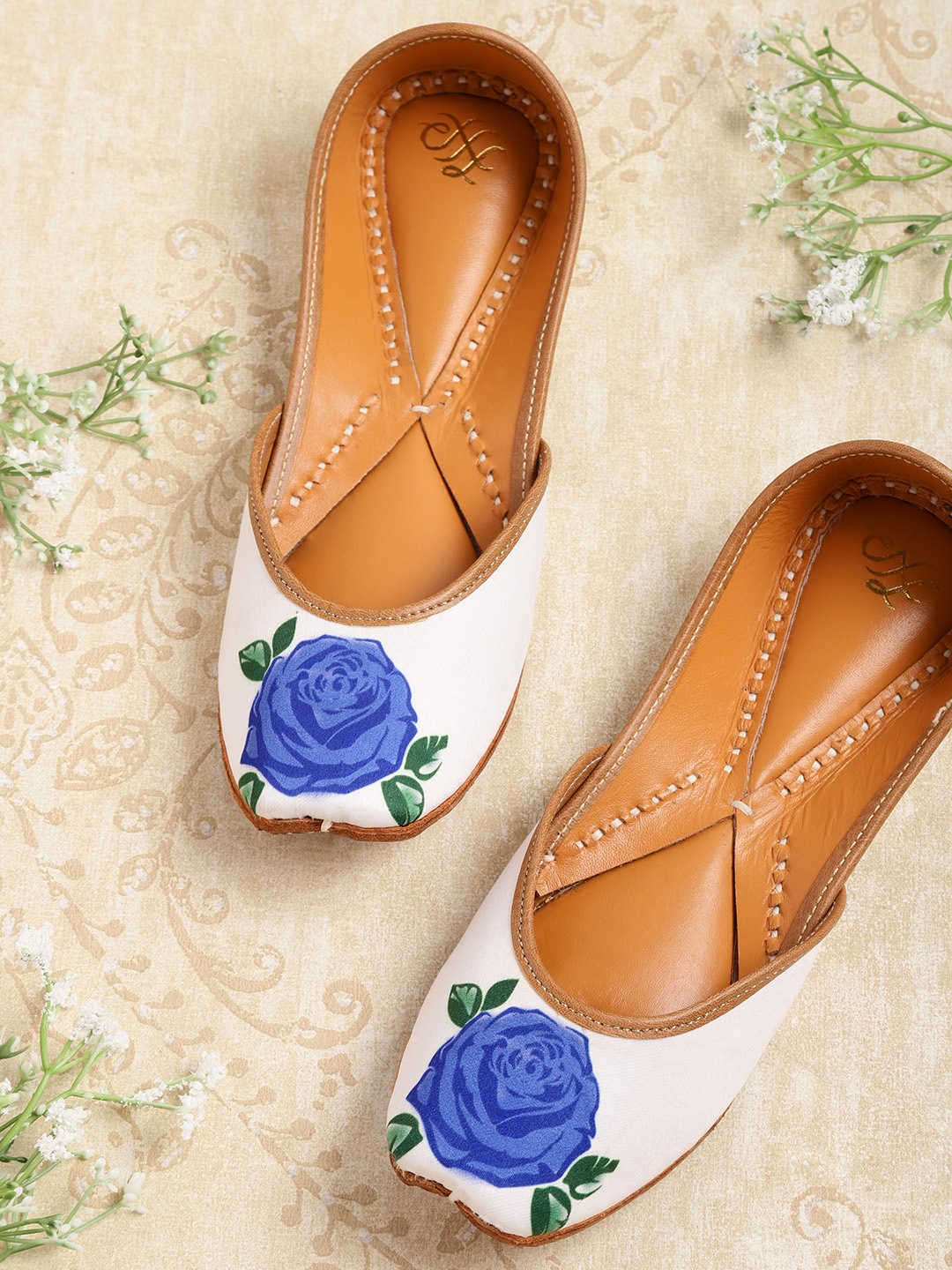 

House of Pataudi Women Off-White & Blue Floral Print Handcrafted Mojaris