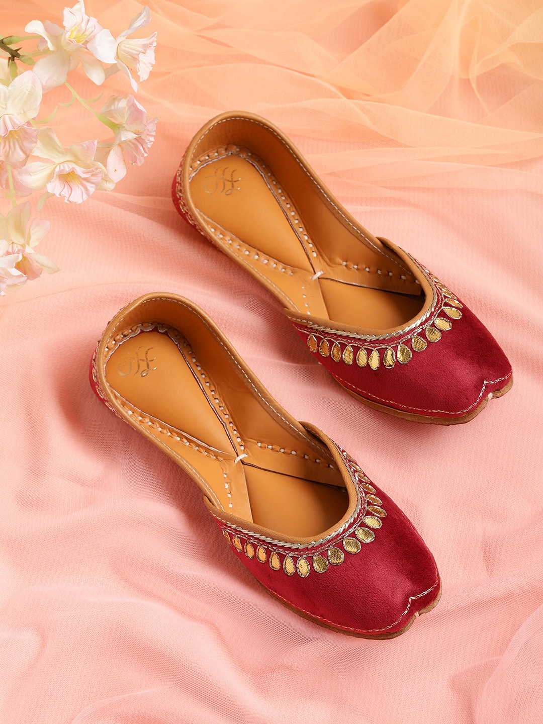 

House of Pataudi Women Maroon Embellished Ethnic Mojaris