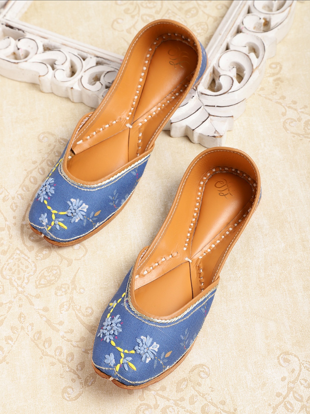 

House of Pataudi Women Blue Embroidered Leather Ethnic Mojaris