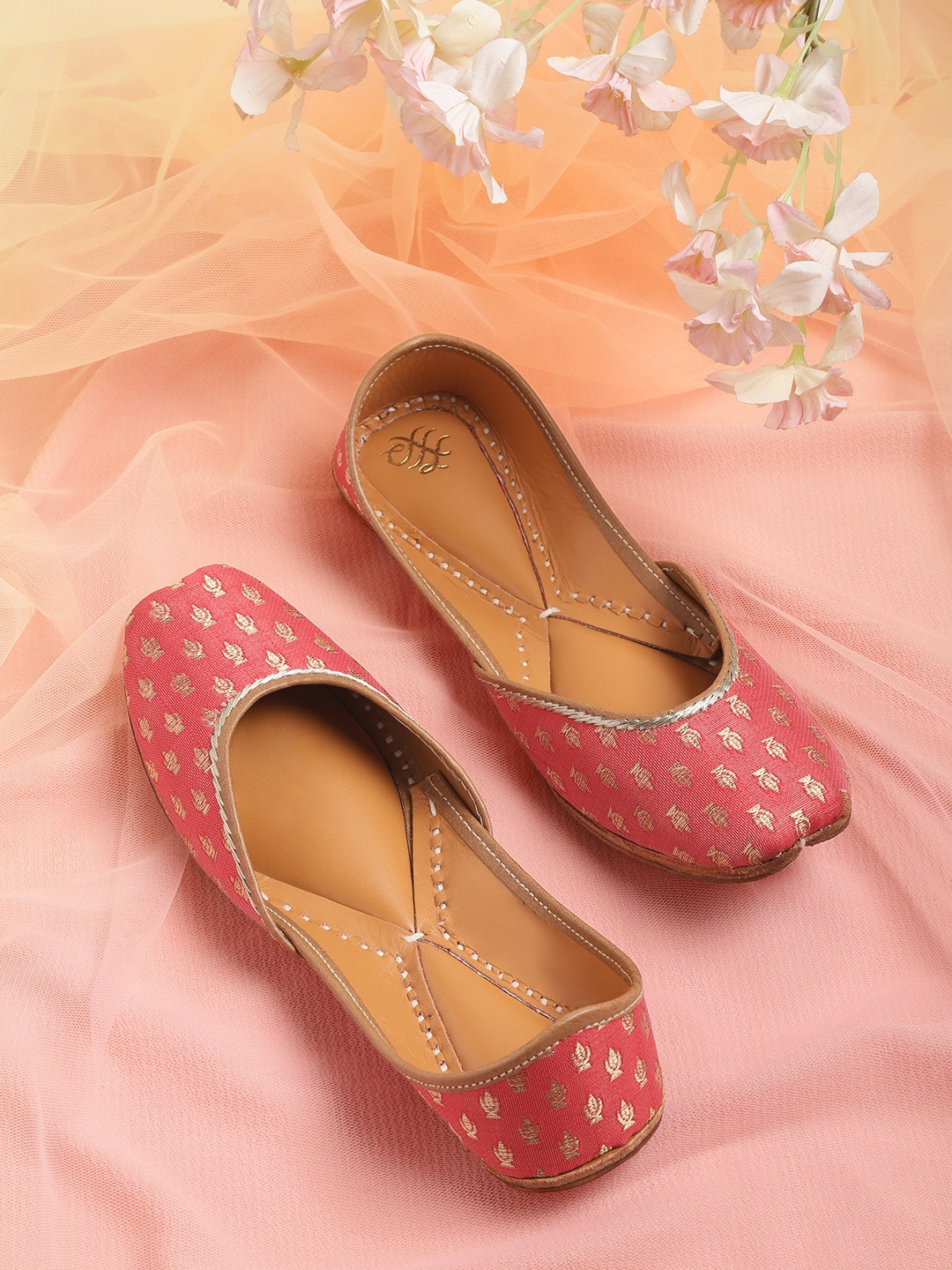 

House of Pataudi Women Red & Gold-Toned Woven Design Ethnic Mojaris