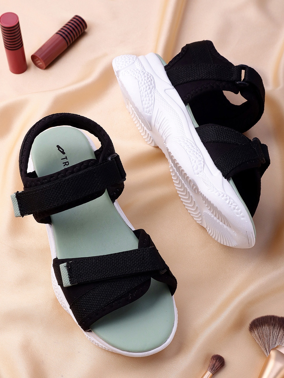 

TRASE Women Black & Sea Green Solid Sandals