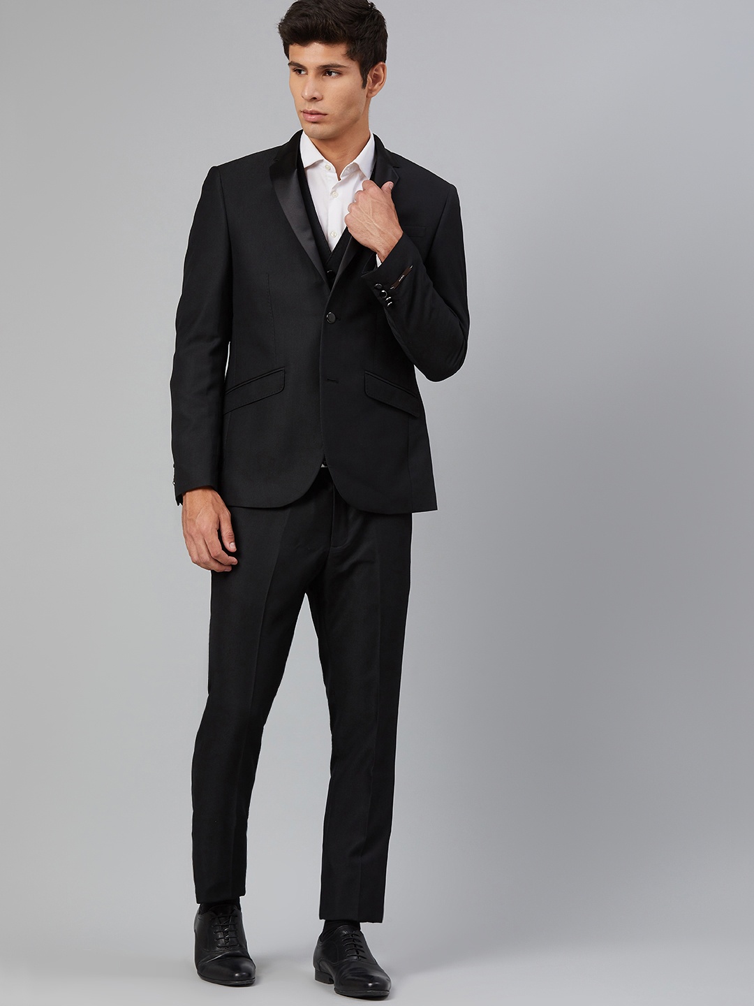 

Blackberrys Men Black Solid Slim Fit Single-Breasted 3-Piece Formal Suit