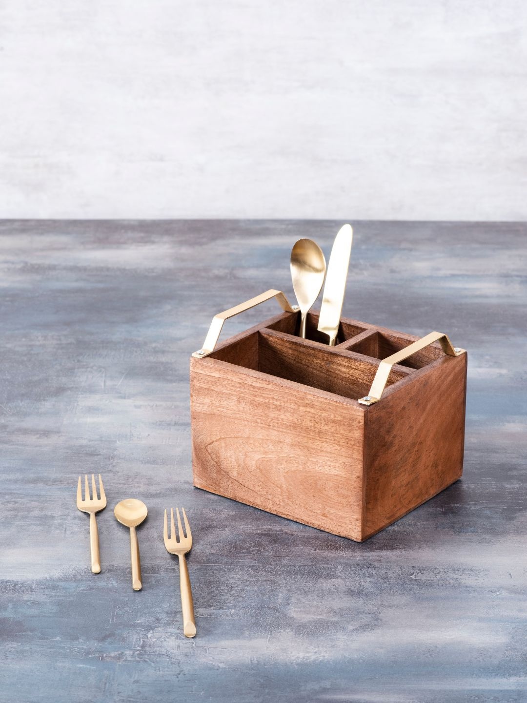 

nestroots Brown & Gold-Toned Stainless Steel Cutlery Set With Wooden Stand