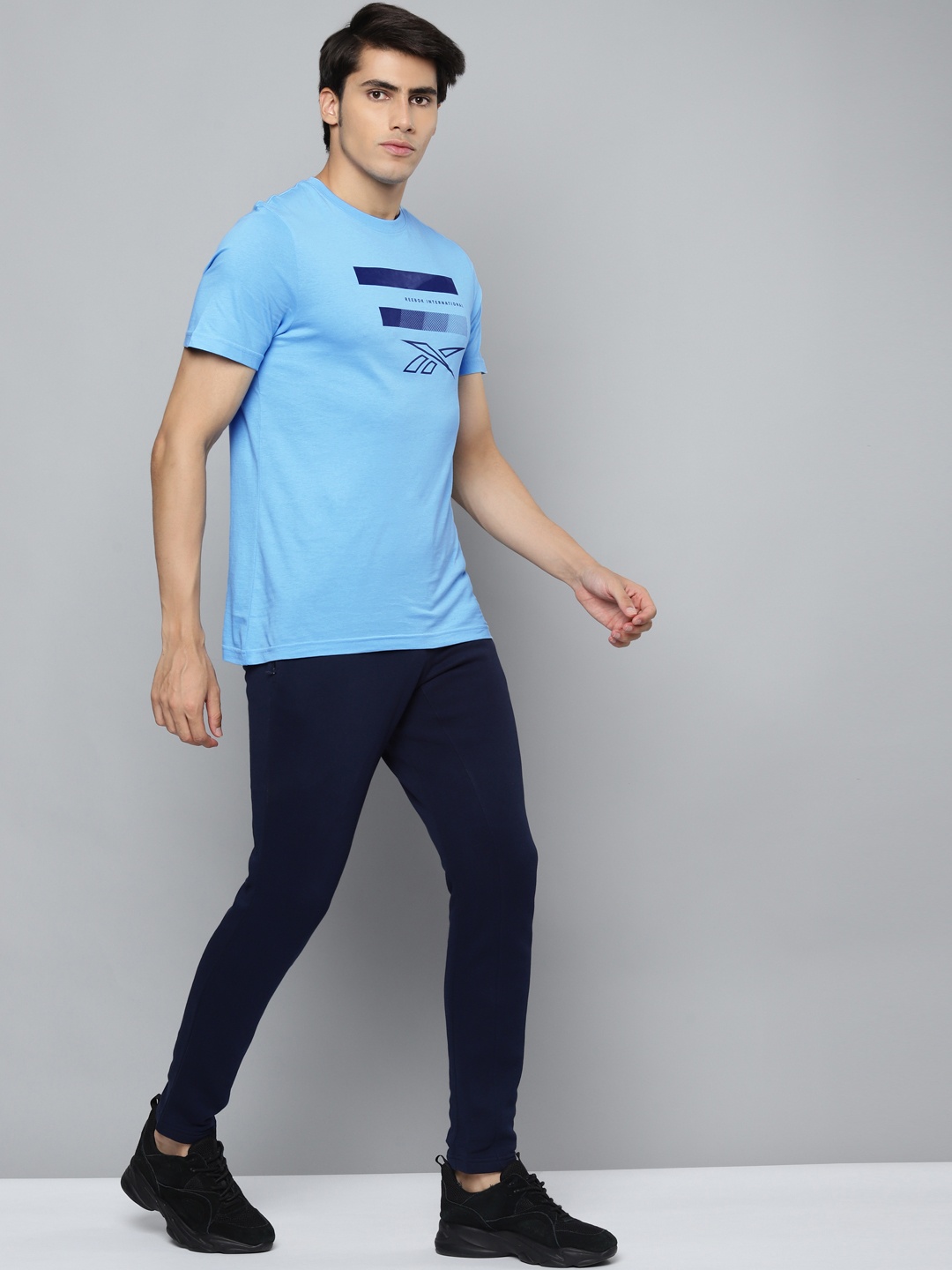 

Reebok Men Blue Brand Logo Graphic Print Cotton Training Roy Basic T-shirt