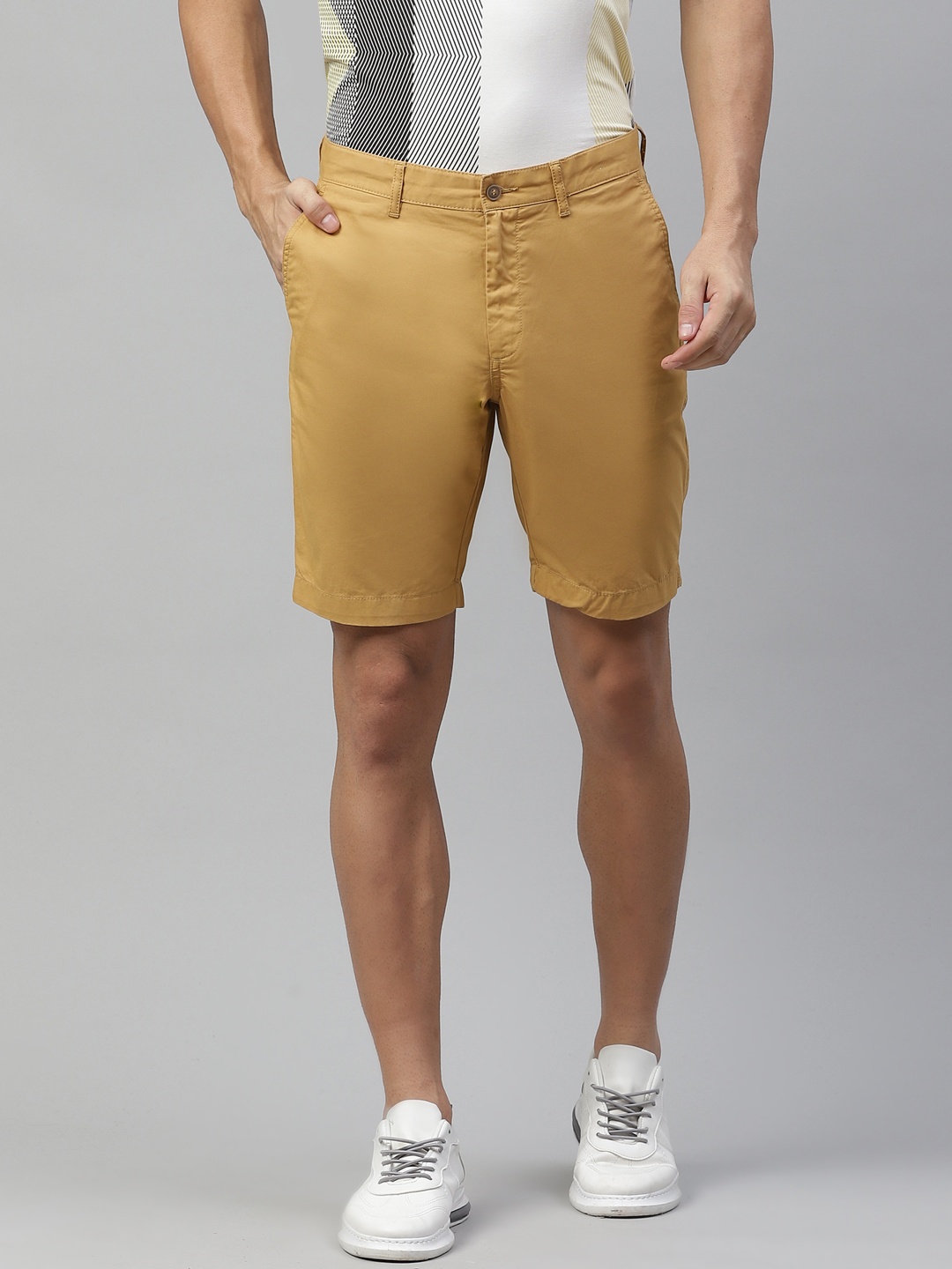 

Blackberrys Men Khaki Solid Pure Cotton Bs-10 Slim Fit Mid-Rise Chino Shorts
