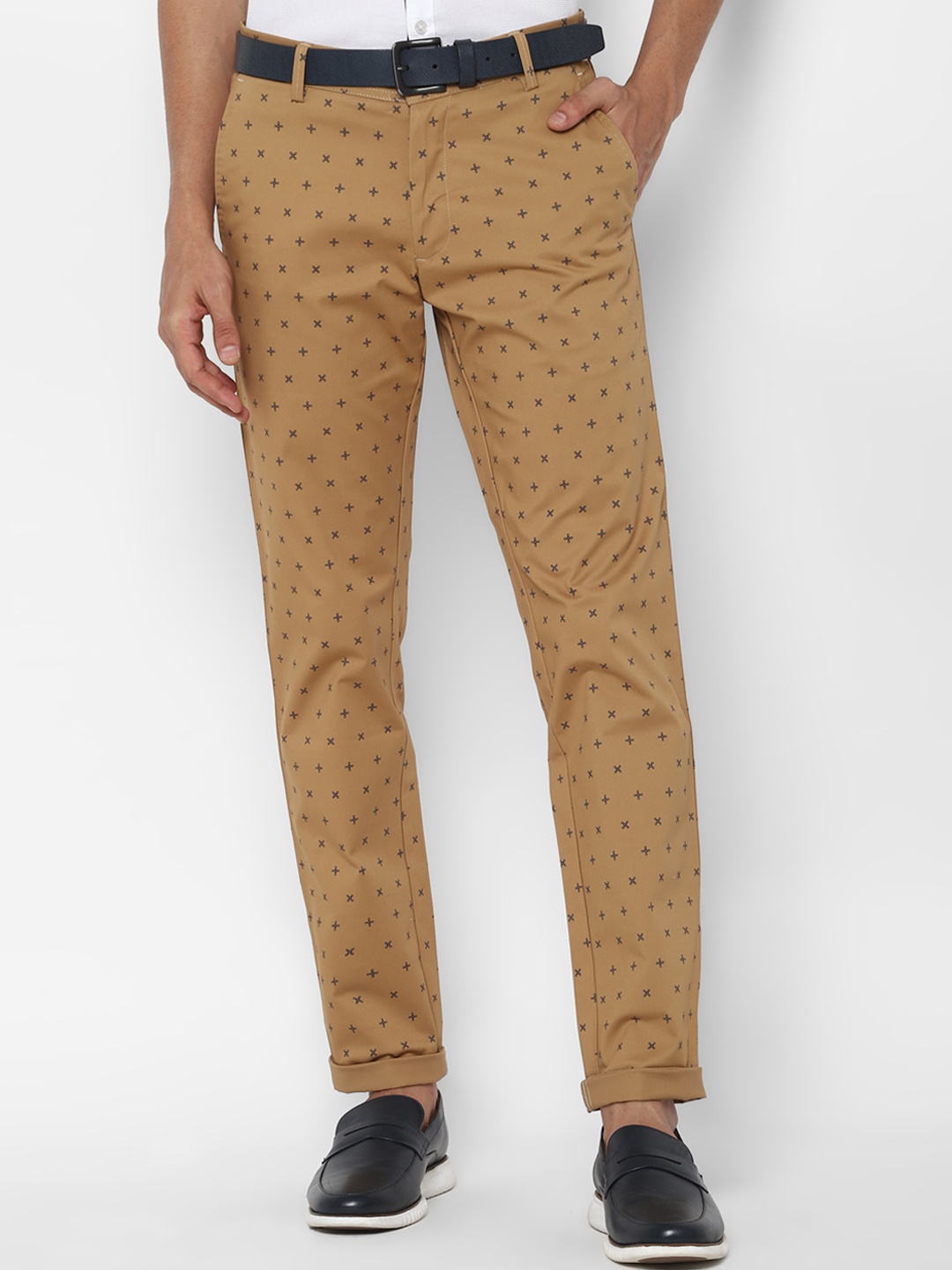 

SIMON CARTER LONDON Men Beige Tapered Fit Solid Cotton Regular Trousers