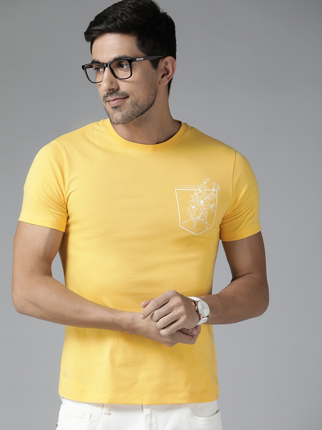 

Blackberrys Men Yellow Floral Printed Slim Fit T-shirt
