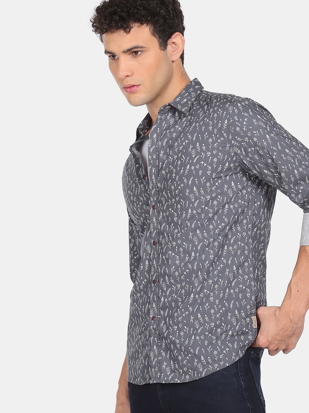 

Flying Machine Men Navy Blue & White Slim Fit Floral Printed Casual Shirt