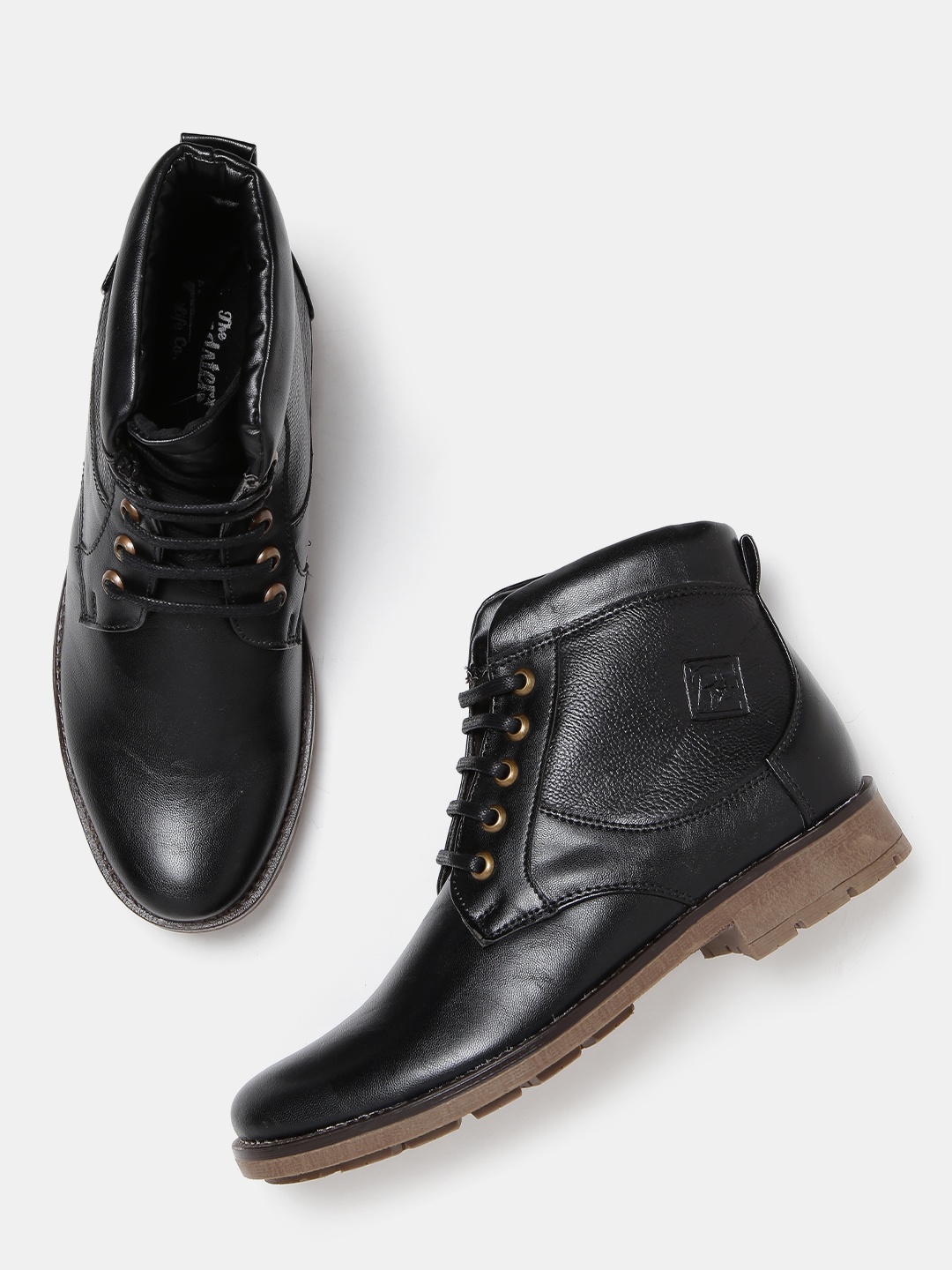 

Roadster Men Black Solid Mid-Top Chukka Boots