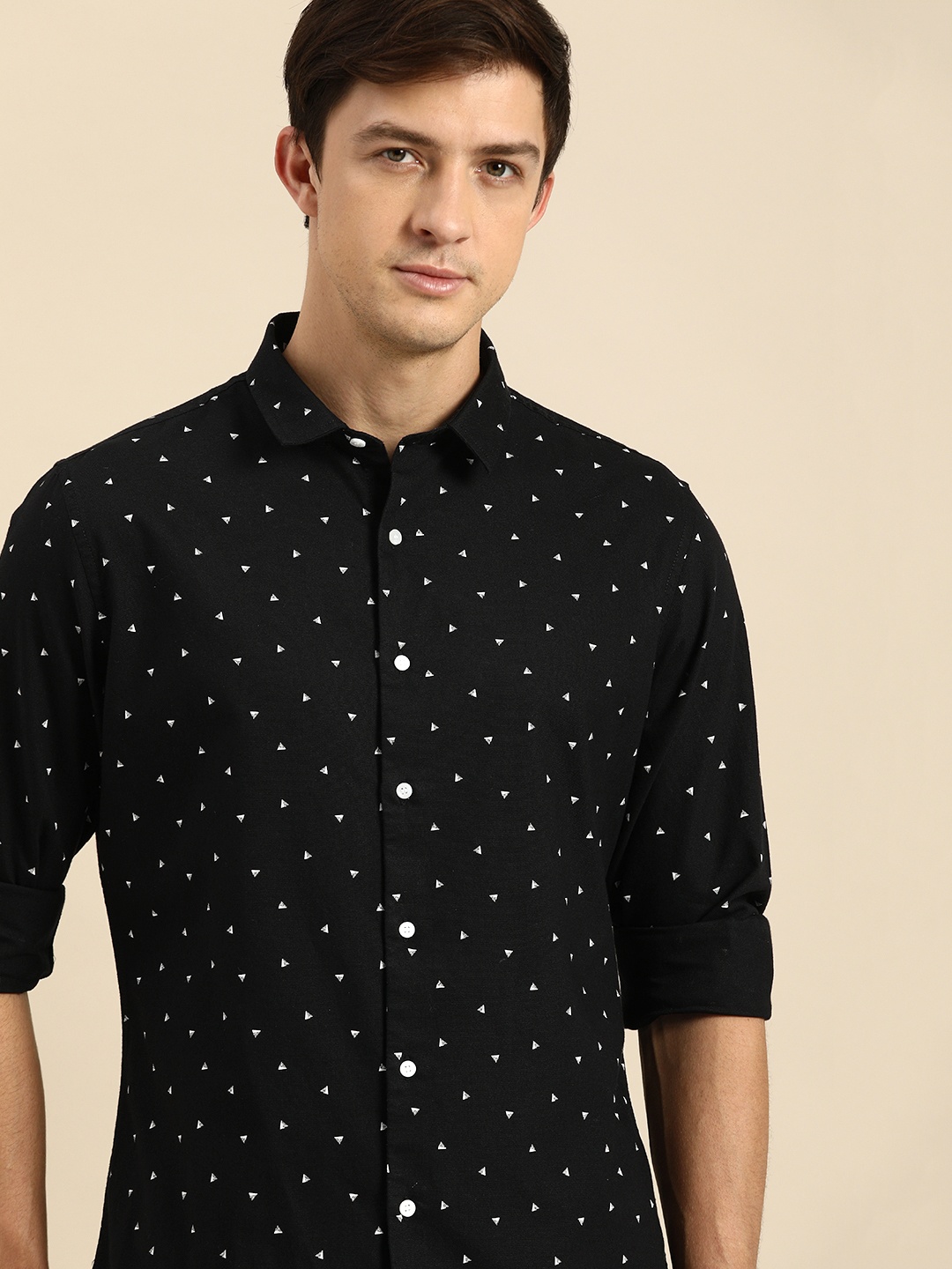 

ether Men Black & White Printed Pure Cotton Casual Shirt