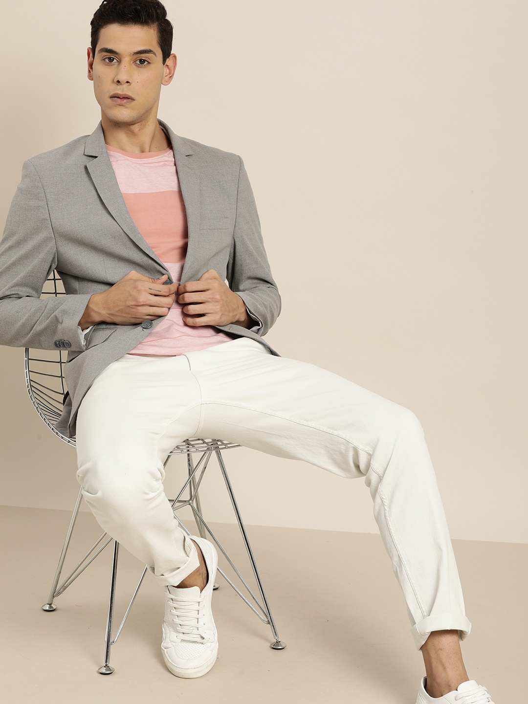 

INVICTUS Men Grey Solid Slim Fit Single-Breasted Formal Blazer