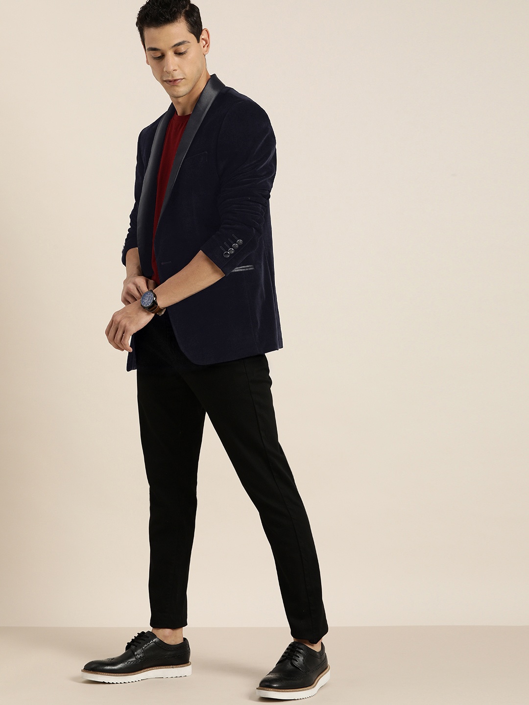 

INVICTUS Men Navy Blue Solid Velvet Finish Single Breasted Slim Fit Blazer