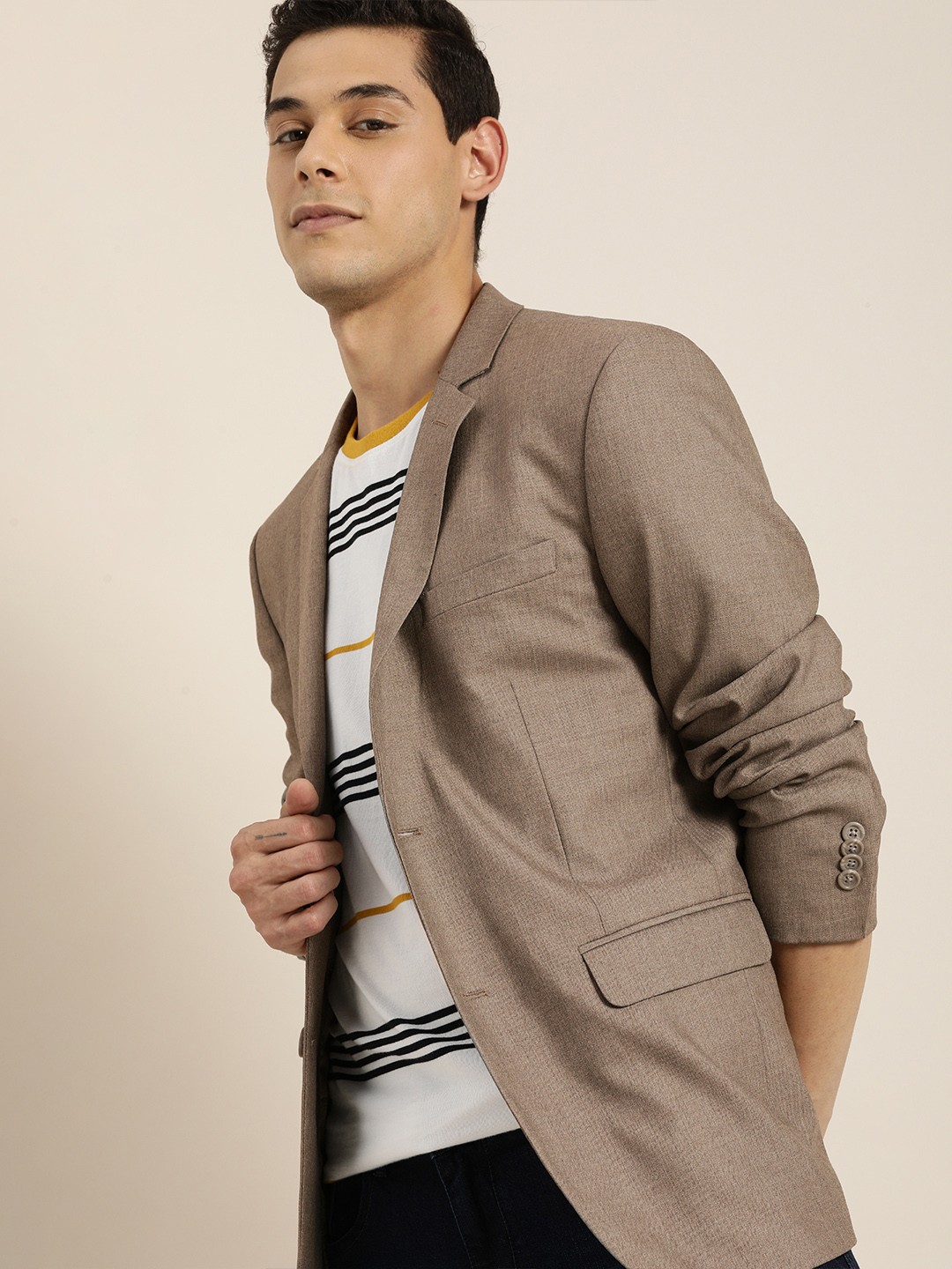 

INVICTUS Men Brown Solid Slim Fit Single-Breasted Formal Blazer