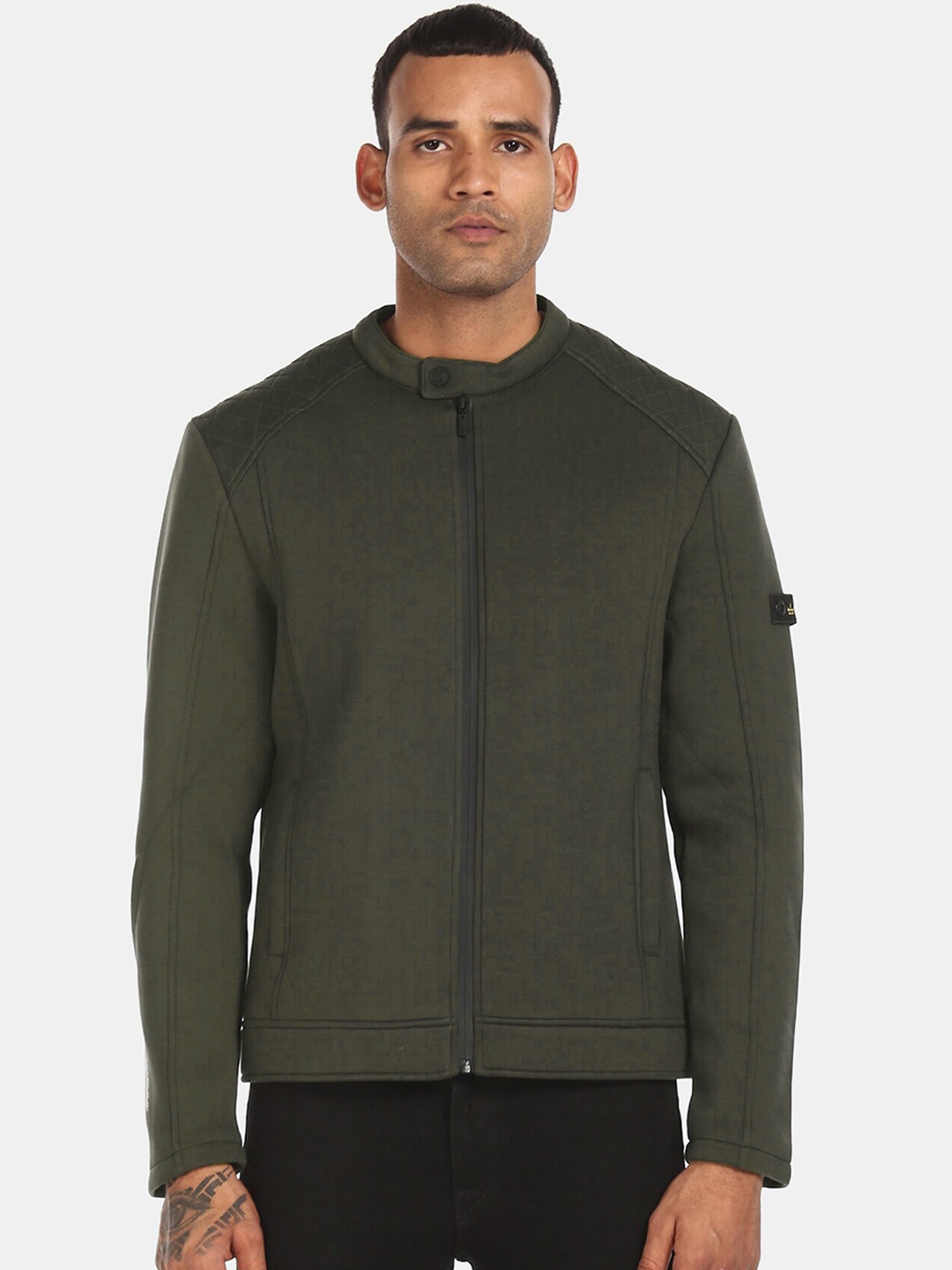 

Arrow Men Green Solid Tailored Jacket