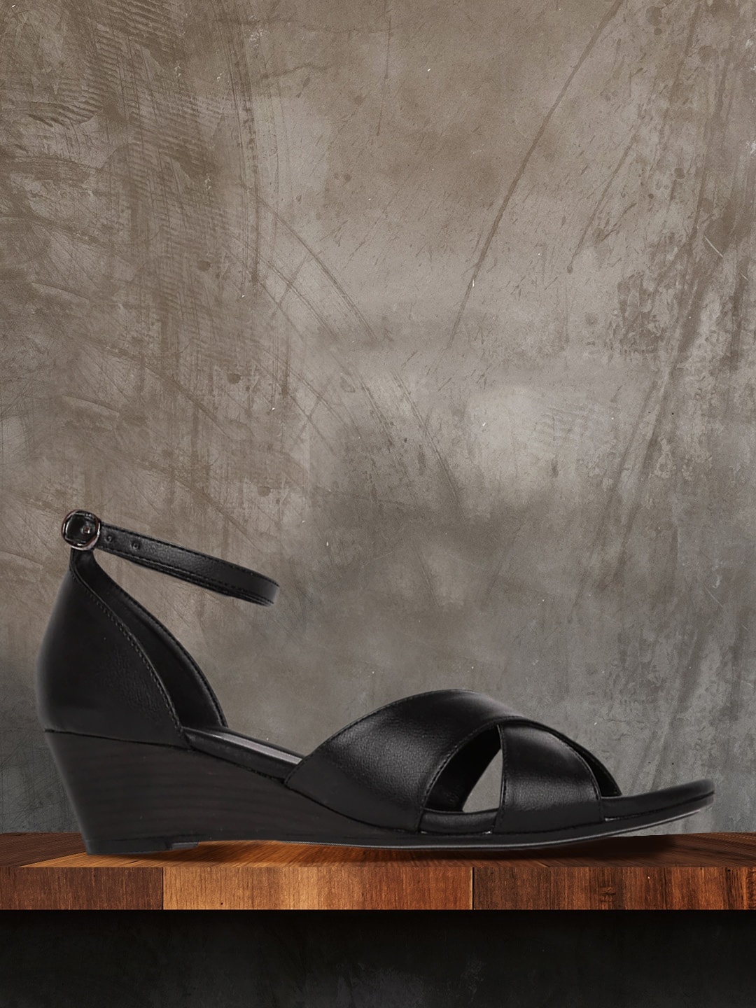 

Roadster Black Solid Wedges