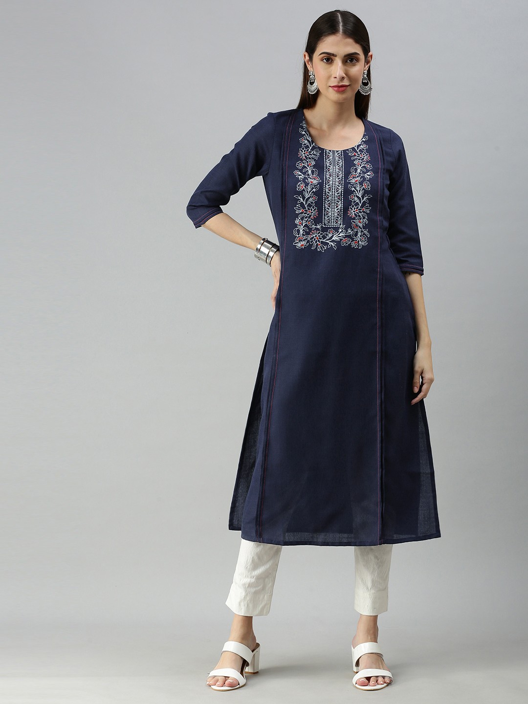 

ETIQUETTE Women Navy Blue Floral Printed Kurta