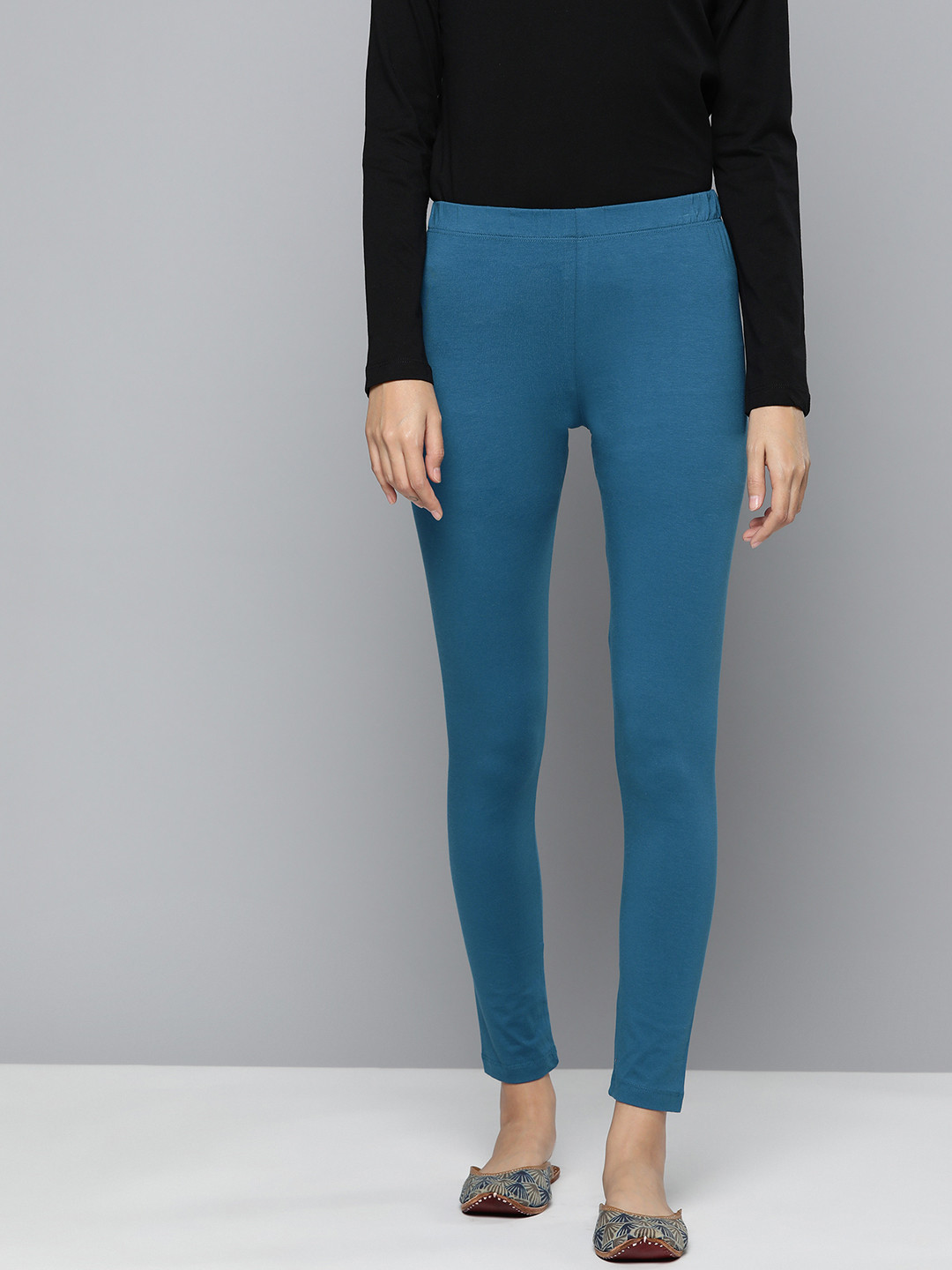 

HERE&NOW Blue Solid Ankle Length Leggings