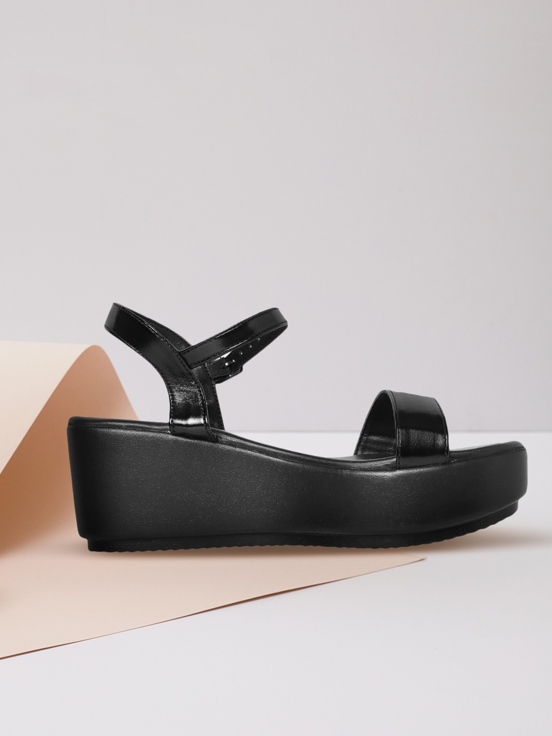 

DressBerry Black Solid Wedges