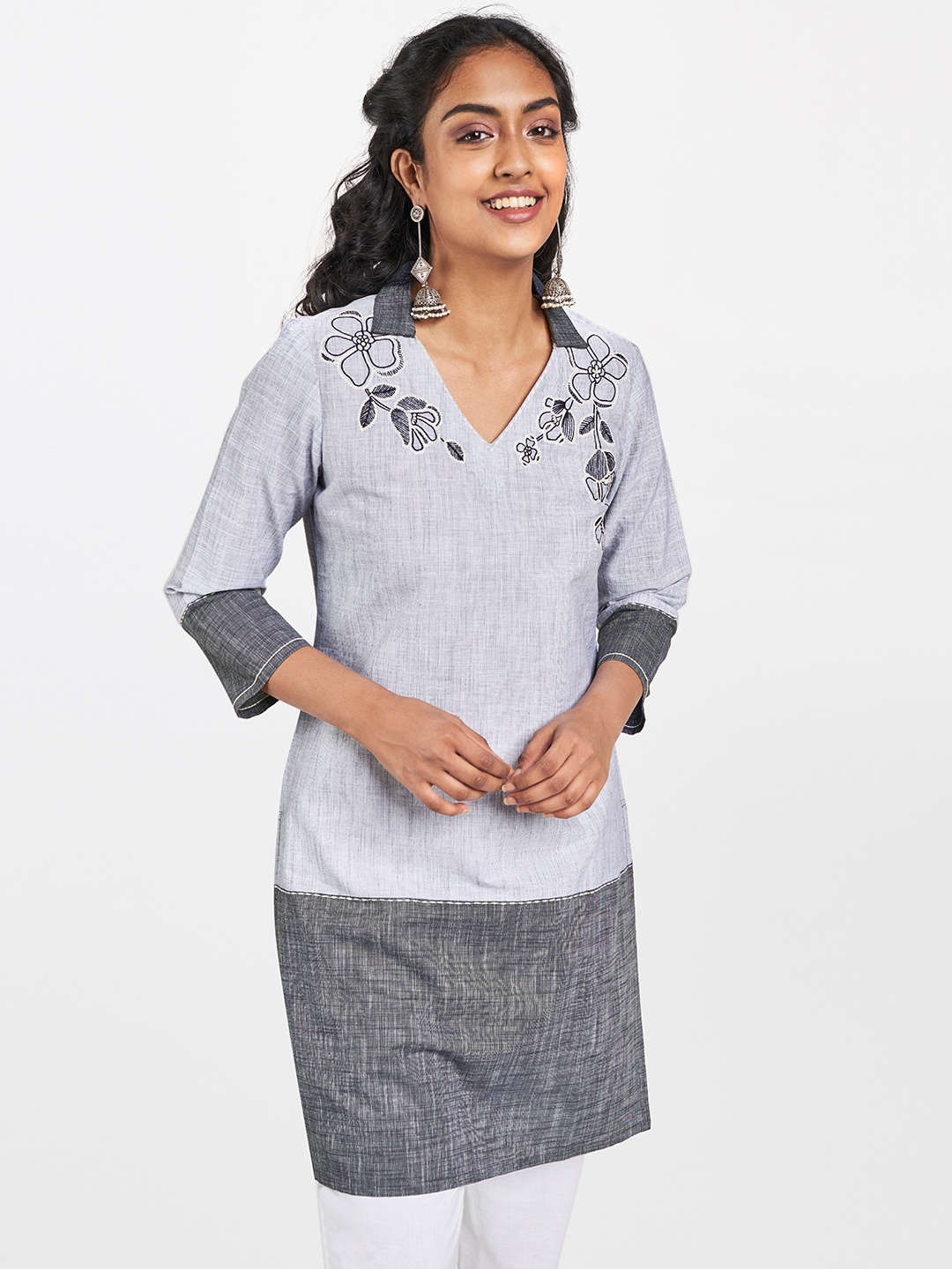 

Global Desi Women Grey Floral Embroidered Thread Work Pure Cotton Kurta