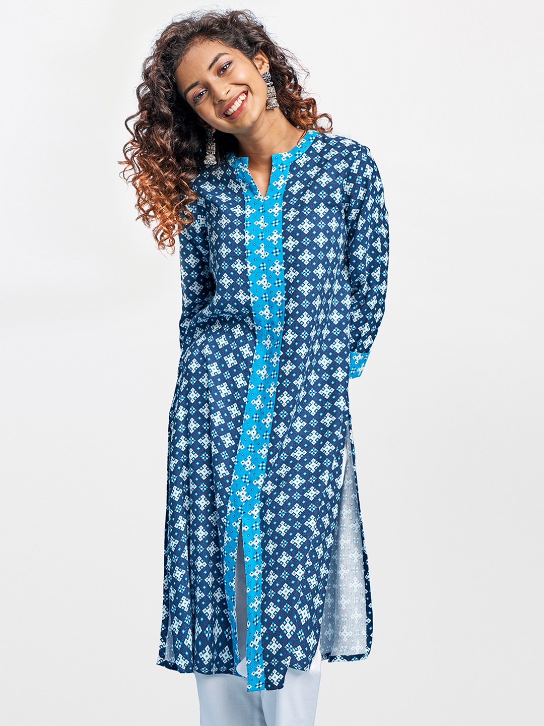 

Global Desi Women Blue & White Geometric Printed Indigo Kurta