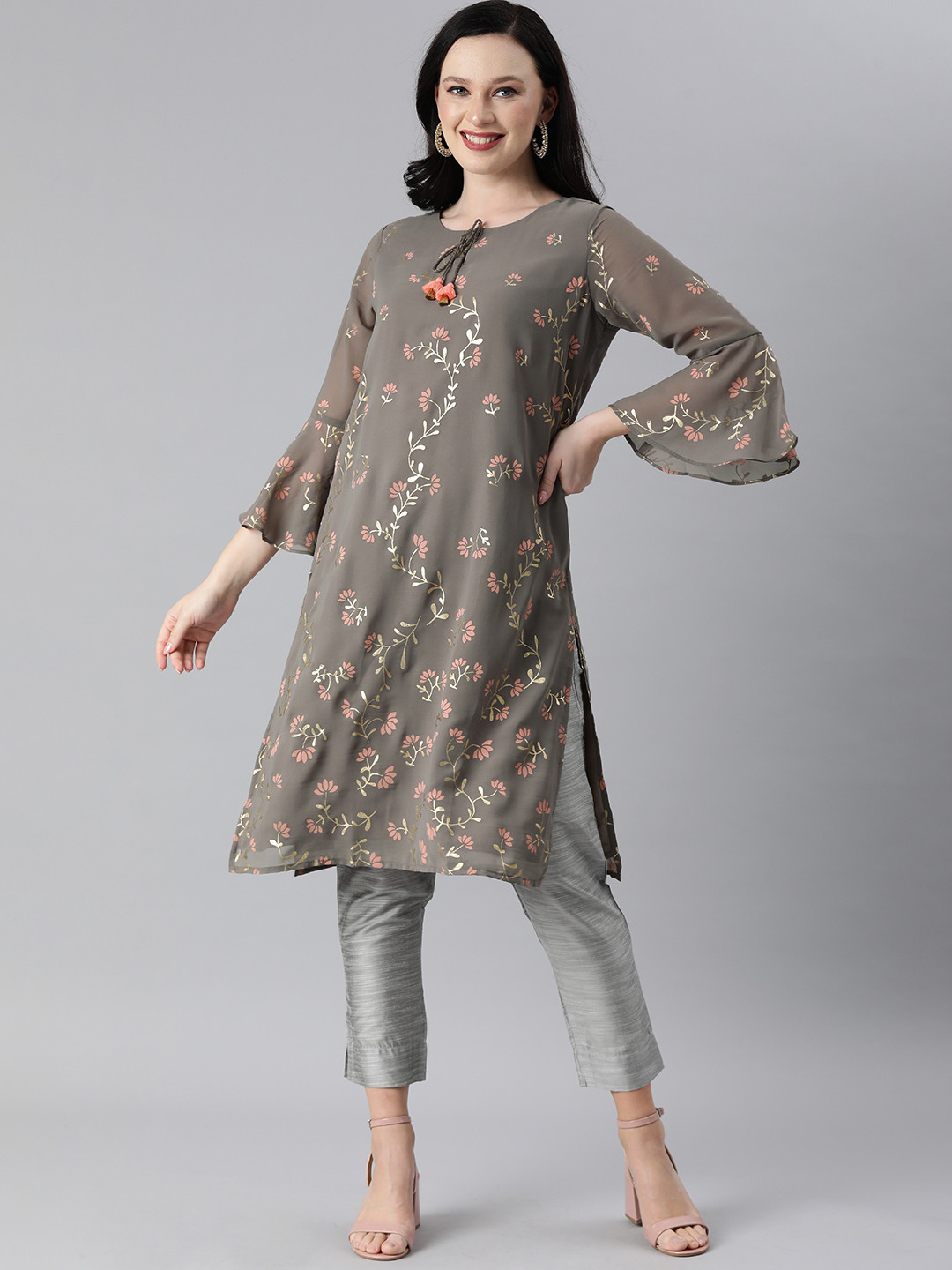 

Global Desi Women Grey & Gold-Coloured Floral Printed Bell Sleeves Straight Kurta