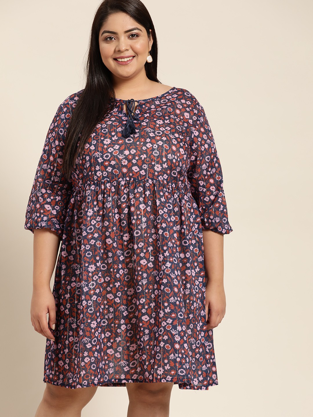 

Sztori Plus Size Grey & Pink Pure Cotton Floral Printed Tie-Up Neck A-Line Dress