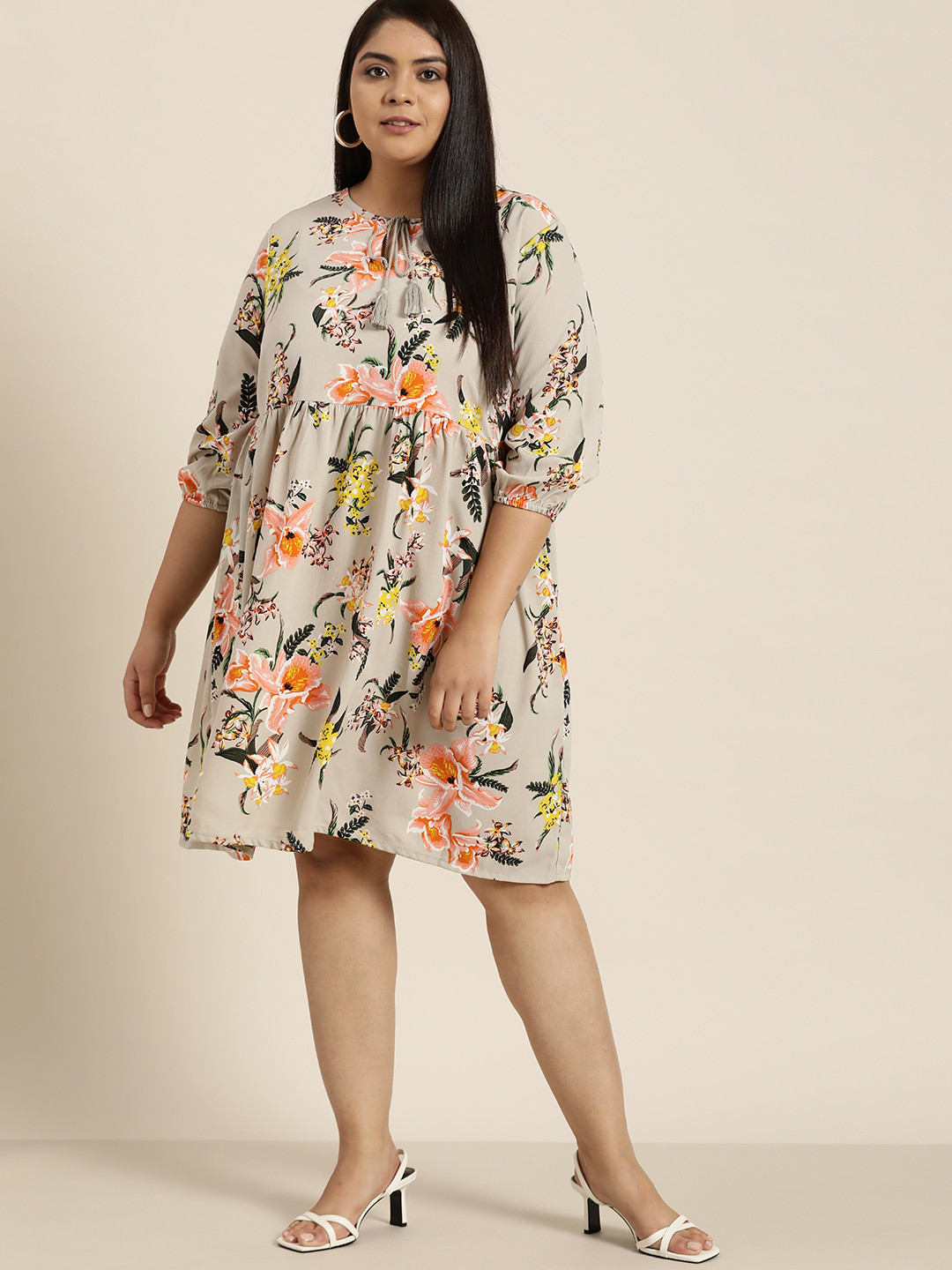 

Sztori Plus Size Grey & Green Floral Printed Tie-Up Neck A-Line Dress