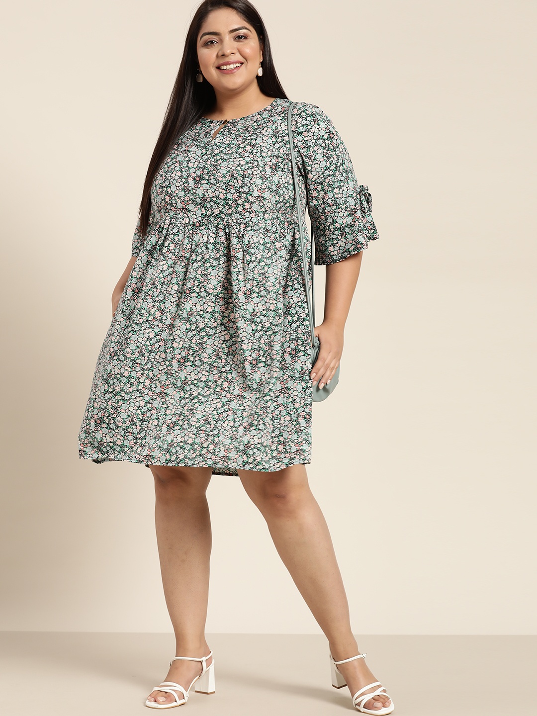 

Sztori Plus Size Black & Blue Floral Printed Keyhole Neck A-Line Dress