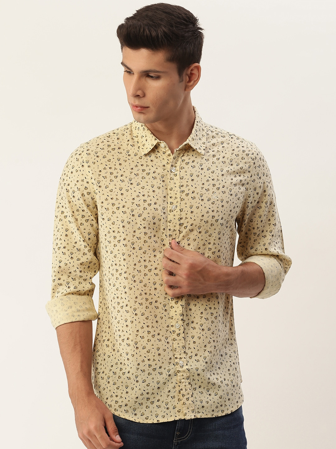

United Colors of Benetton Men Beige Slim Fit Floral Printed Casual Shirt