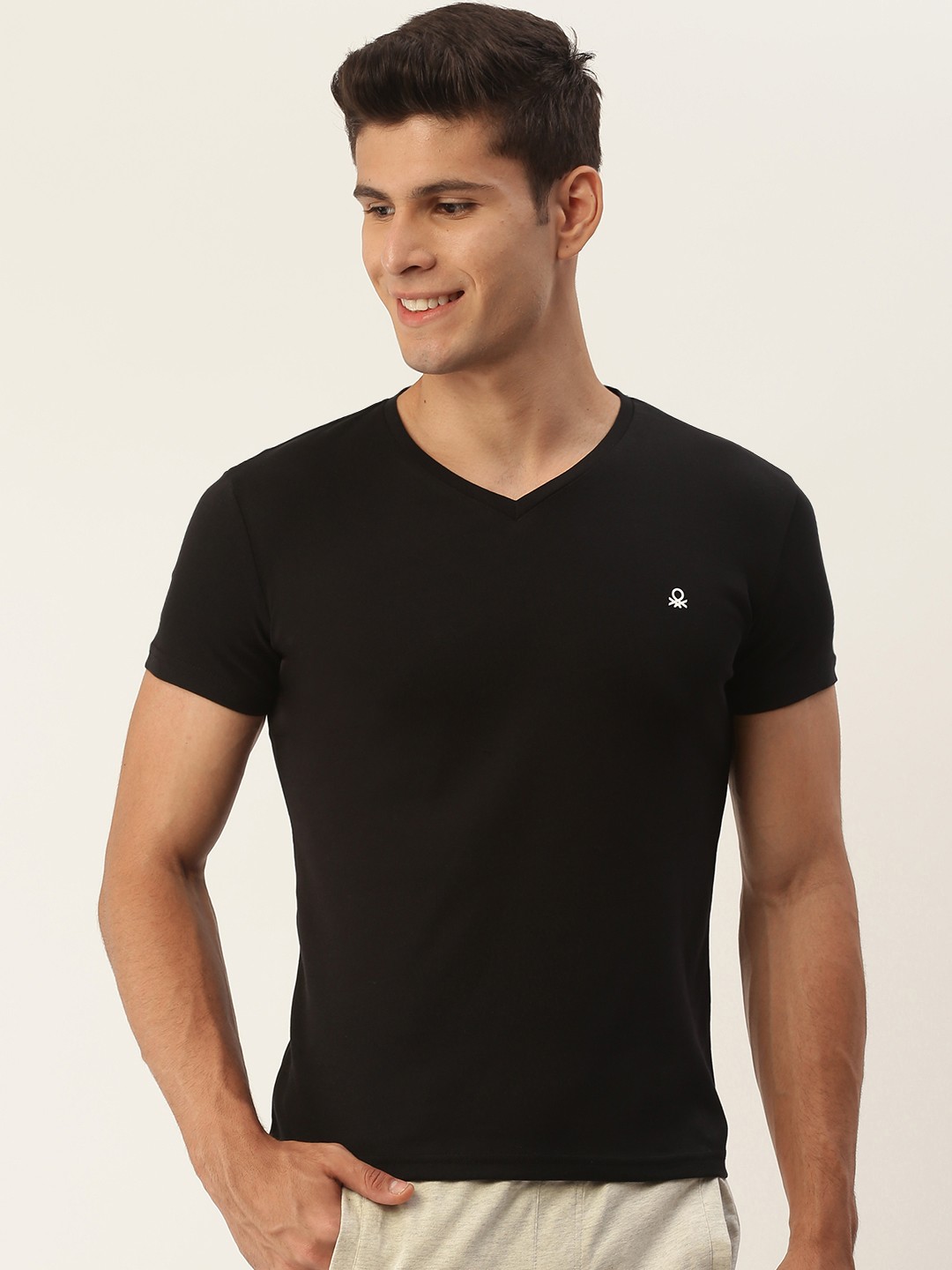 

United Colors of Benetton Men Black Cotton V-Neck T-shirt