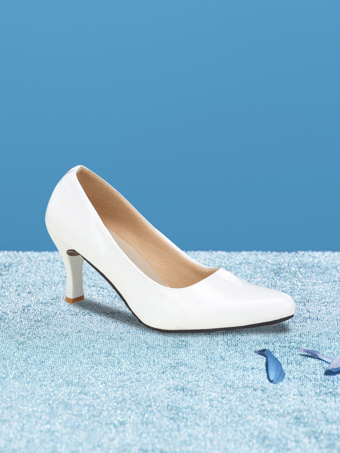 

LONDON STEPS Women White Solid Pumps
