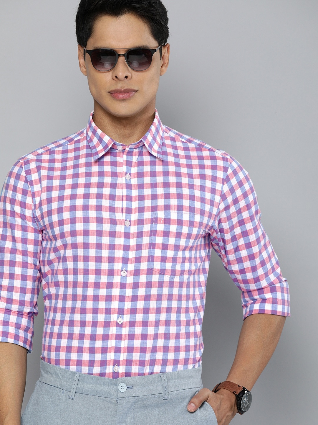 

Indian Terrain Men White & Pink Checked Slim Fit Semi-Formal Shirt