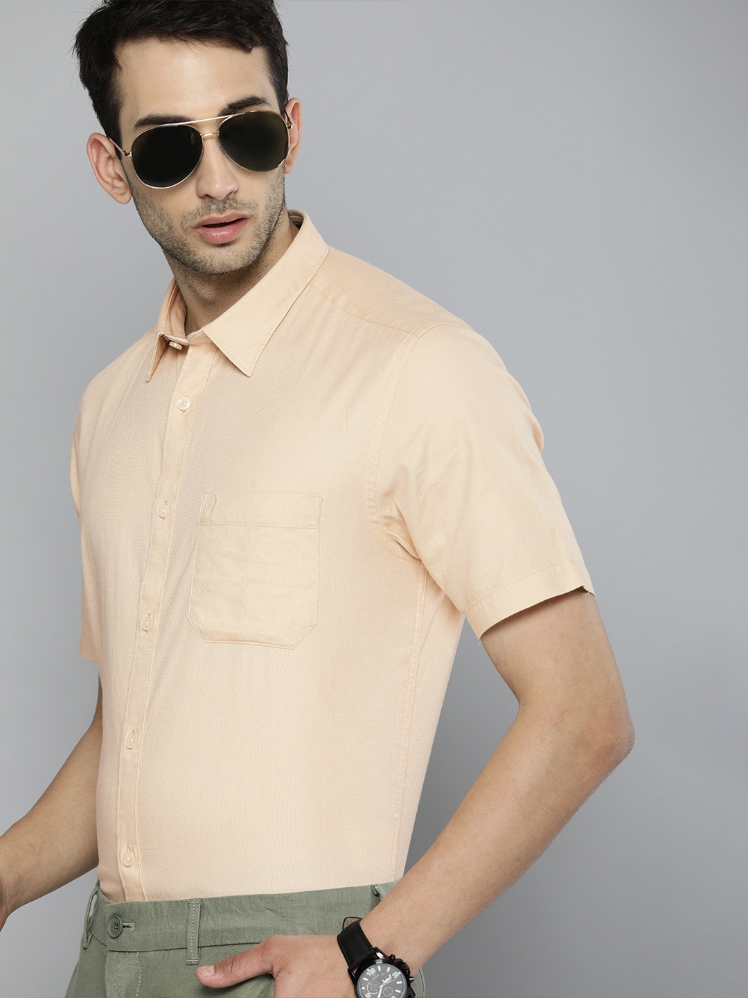 

Indian Terrain Men Beige Solid Slim Fit Smart Casual Shirt