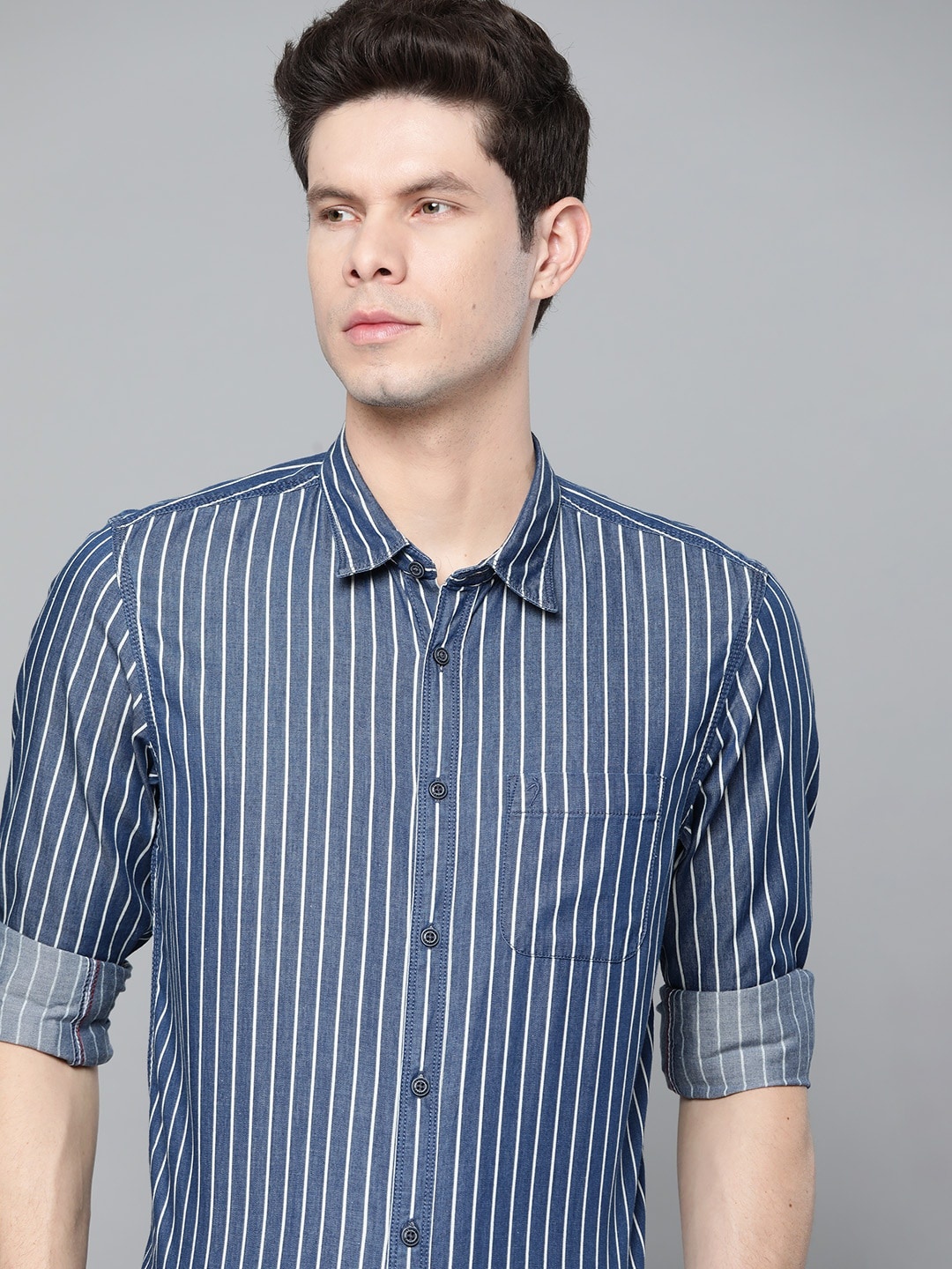 

Indian Terrain Men Blue & Off-White Pure Cotton Slim Fit Striped Casual Shirt