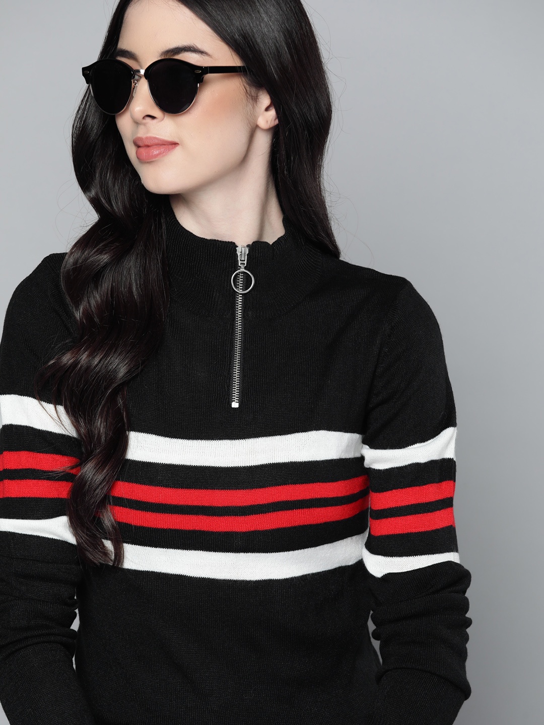 

Harvard Women Black & White Striped Pullover