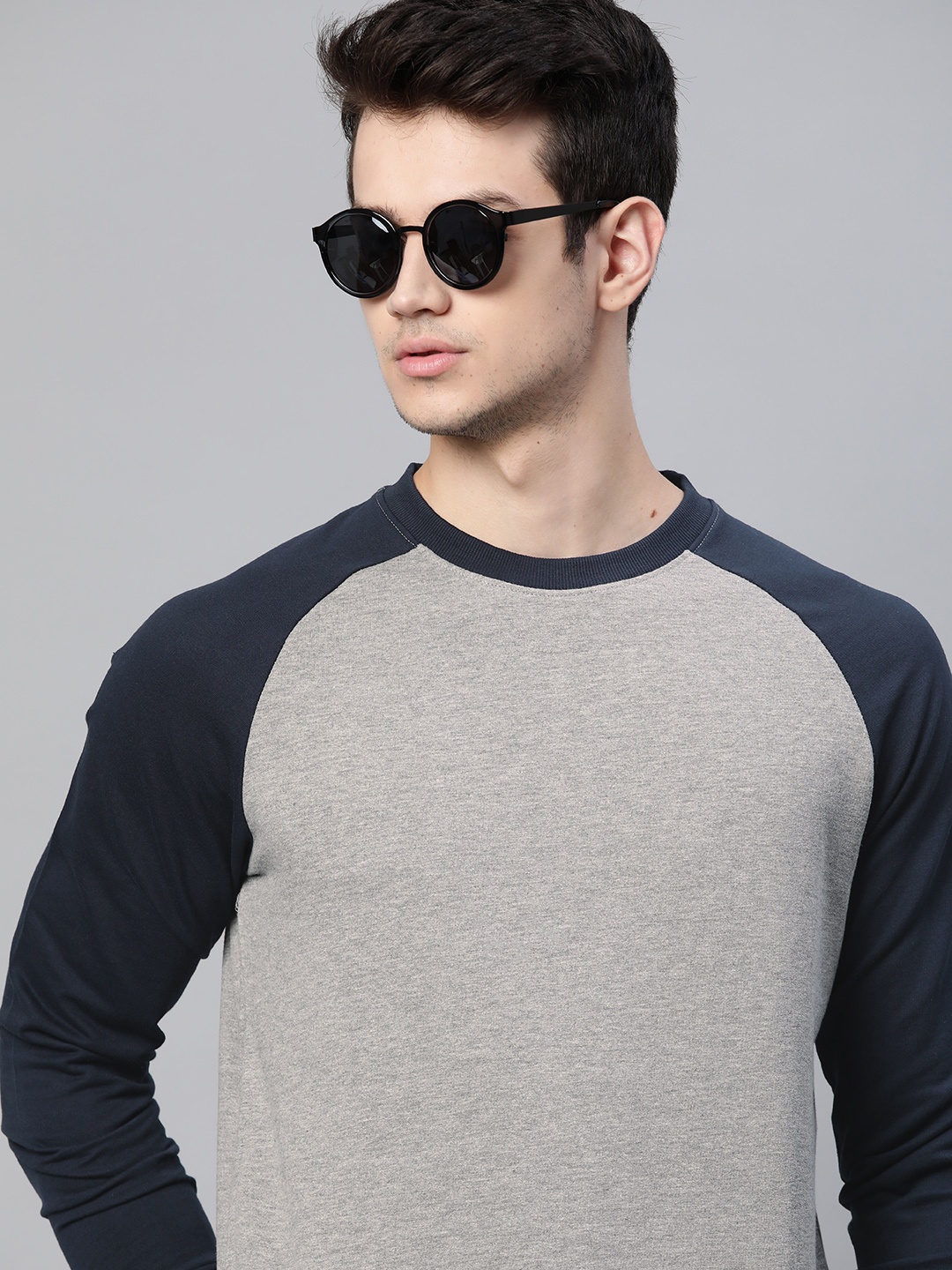 

Harvard Men Grey Melange & Navy Blue Raglan Sleeves Solid Sweatshirt
