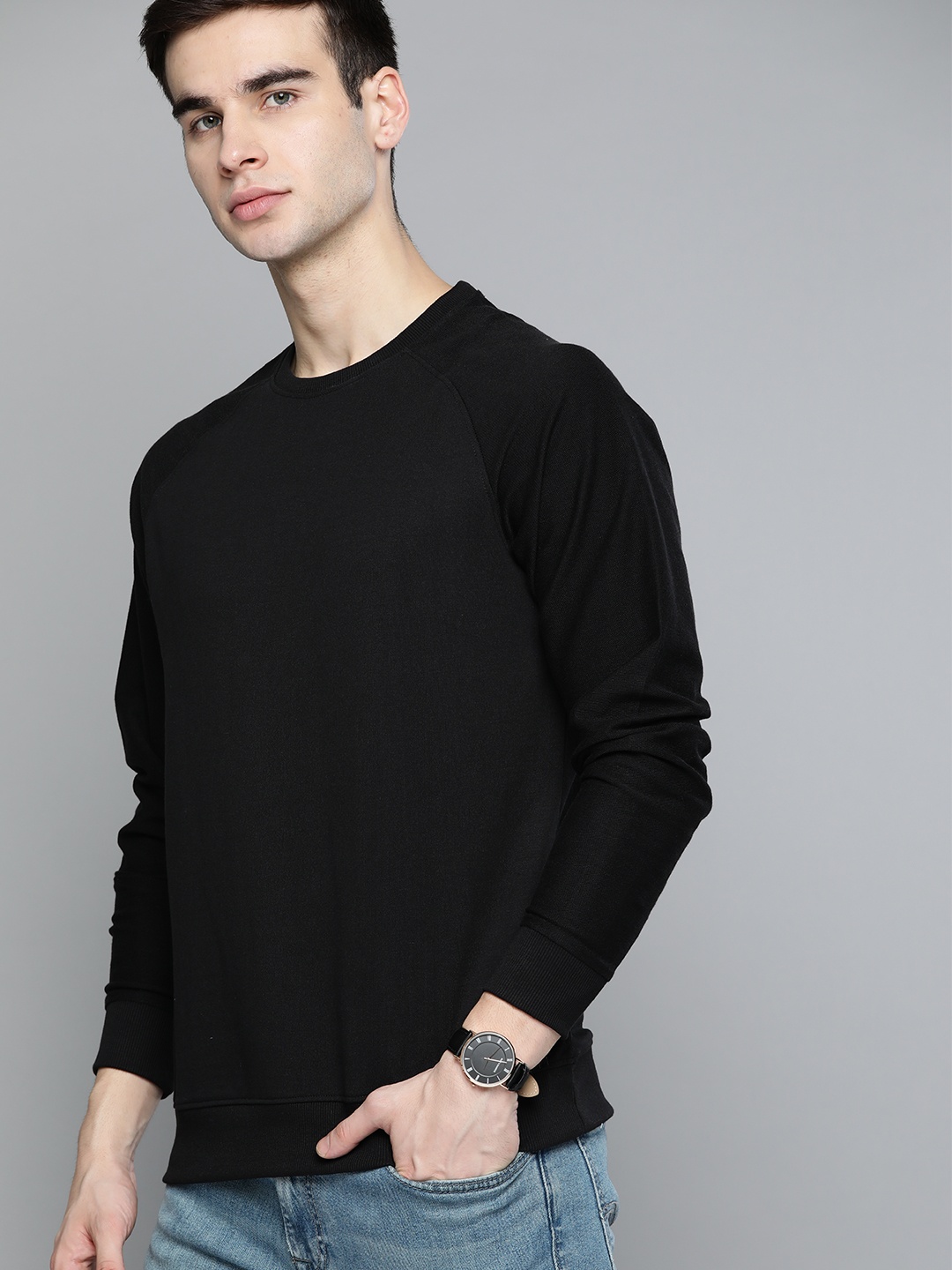 

Harvard Men Black Solid Sweatshirt