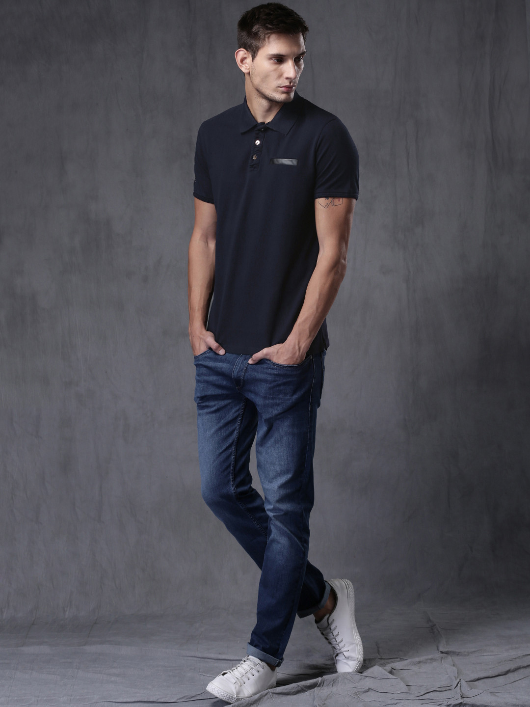 

WROGN Men Navy Solid Polo Collar T-Shirt, Navy blue