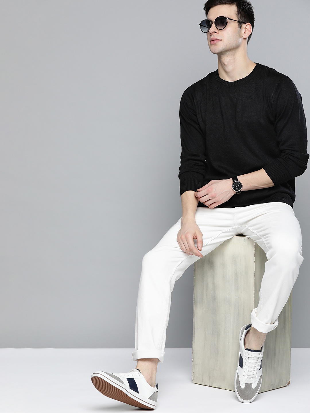

Harvard Men Black Solid Pullover
