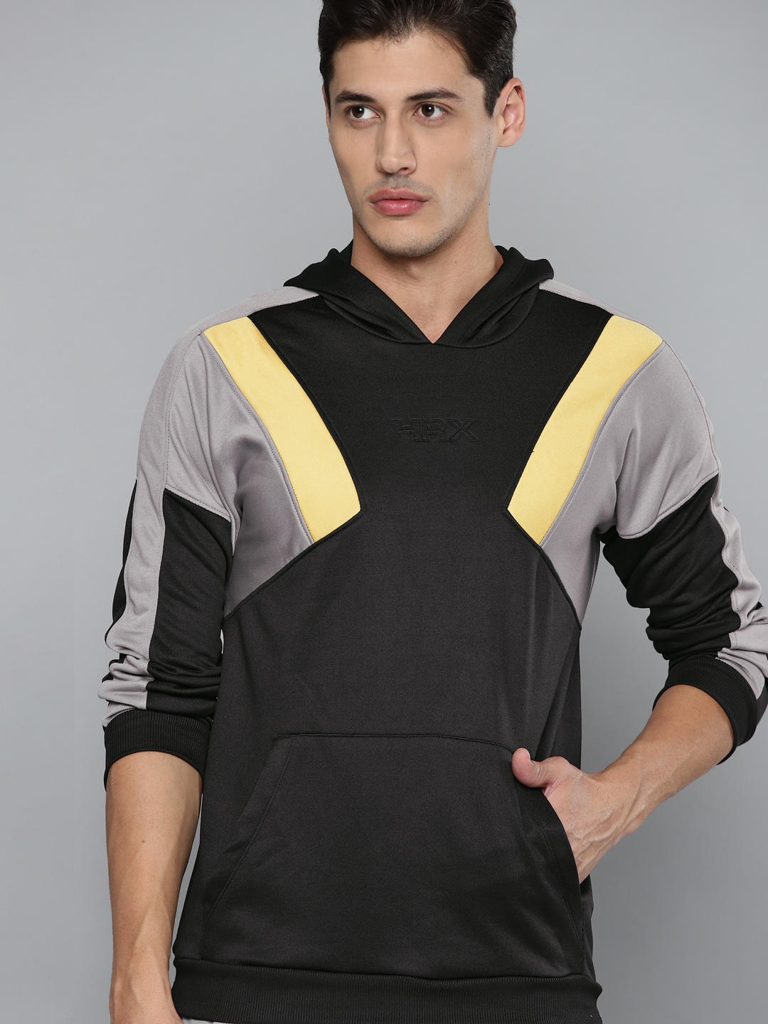 

HRX By Hrithik Roshan Lifestyle Men Jet Black Rapid-Dry Colourblocked Sweatshirt