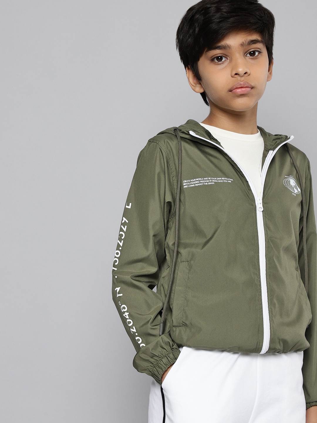 

HRX By Hrithik Roshan U-17 Lifestyle Boys Kombu Green Rapid-Dry Solid Jacket, Olive