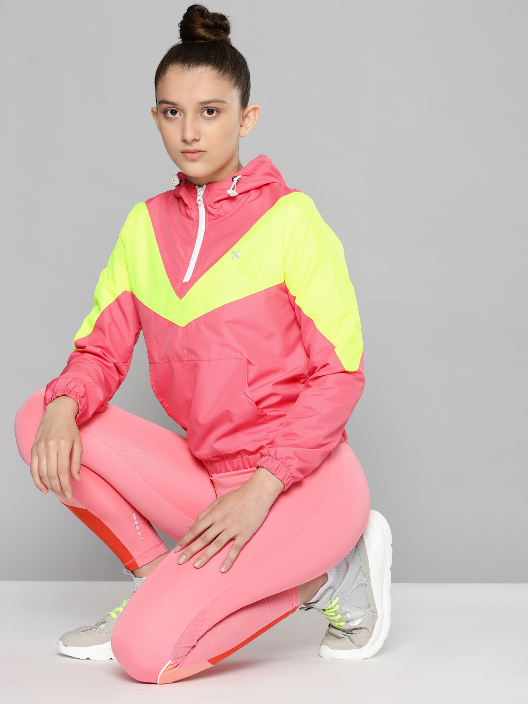 

HRX By Hrithik Roshan U-17 Lifestyle Girls Pink Rapid-Dry Colourblock Jacket