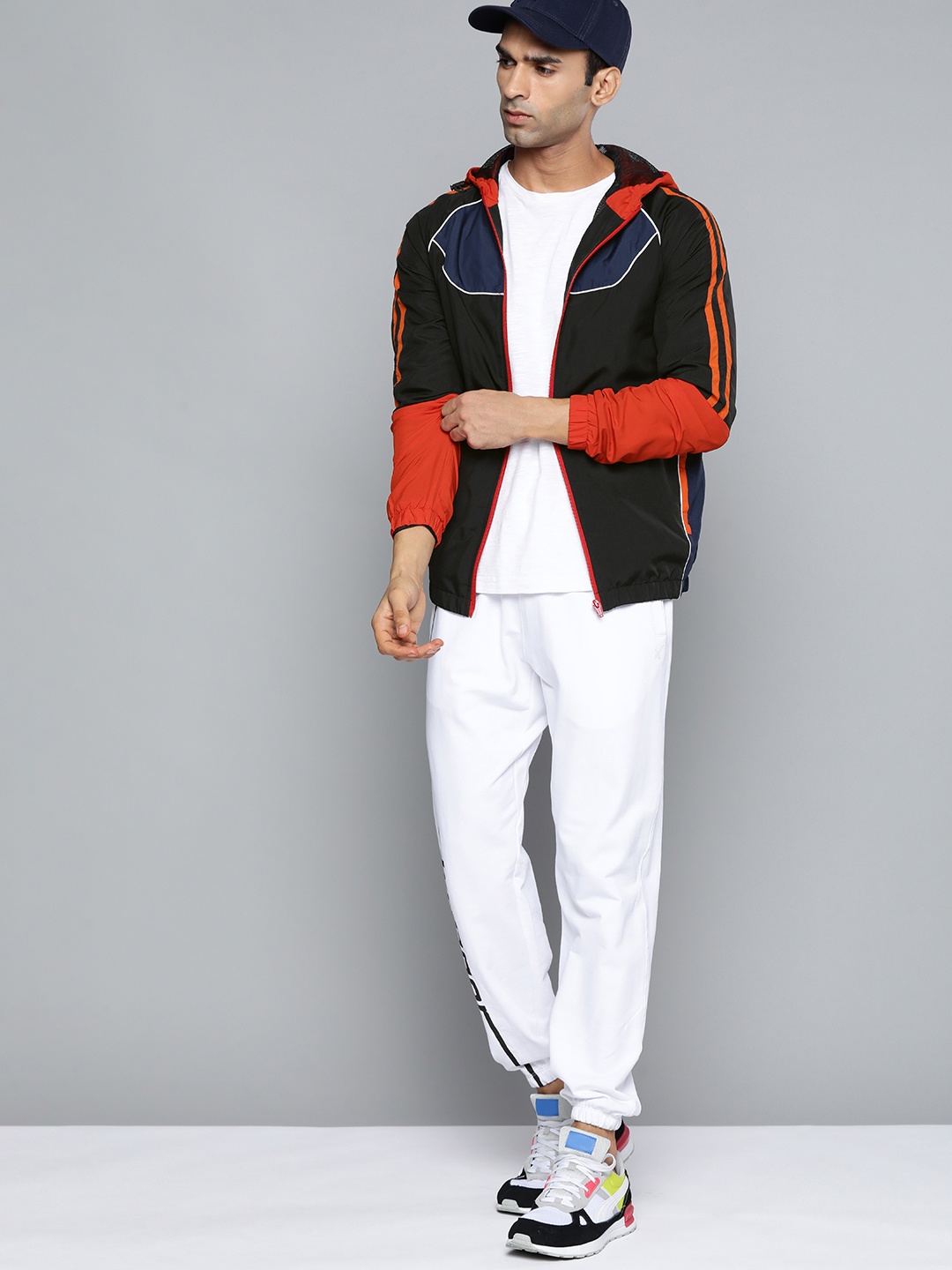 

HRX By Hrithik Roshan Lifestyle Men Jet Black Rapid-Dry Colourblock Jackets