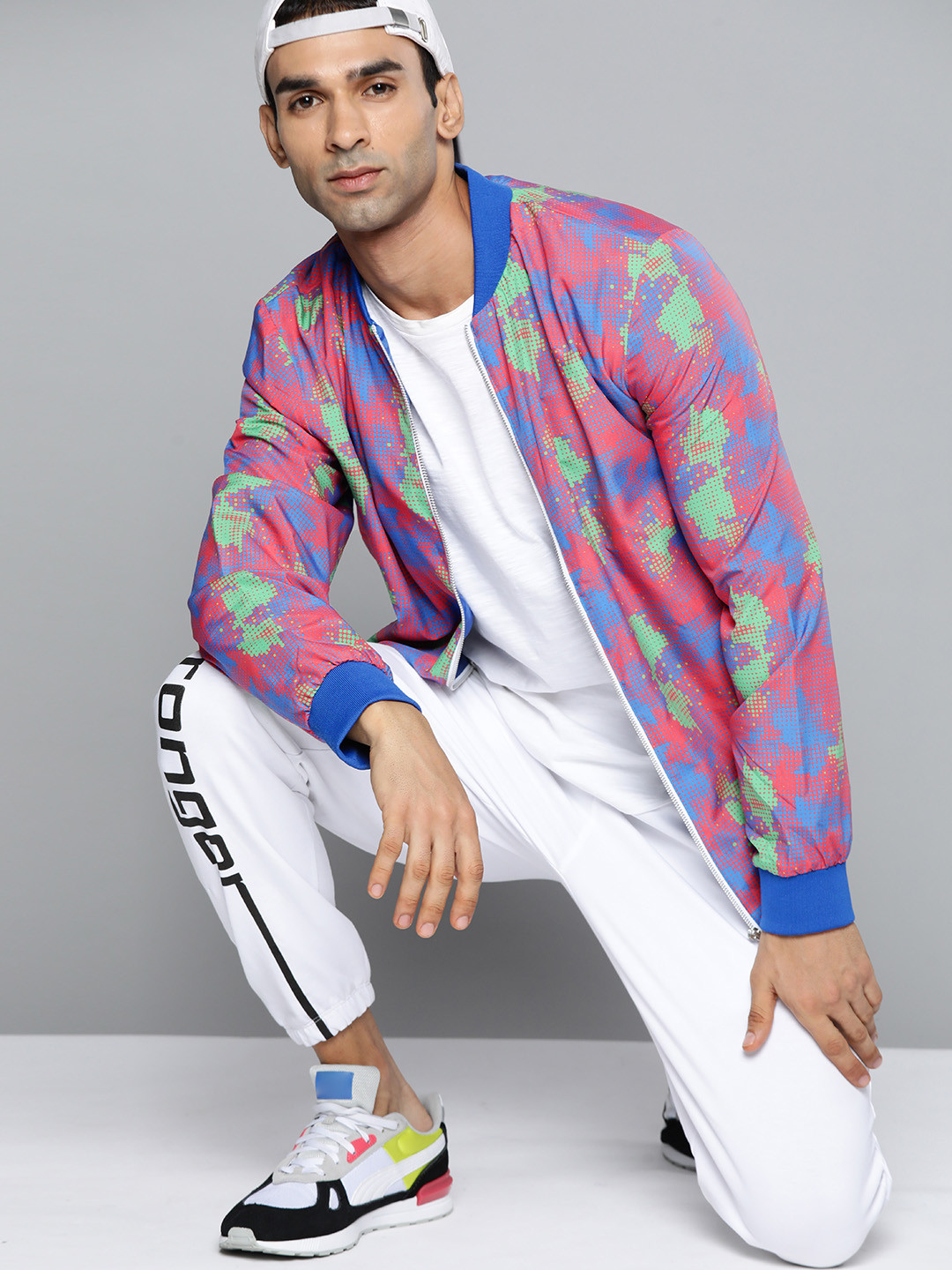 

HRX By Hrithik Roshan Lifestyle Men Strong Blue Rapid-Dry AOP Jackets, Pink