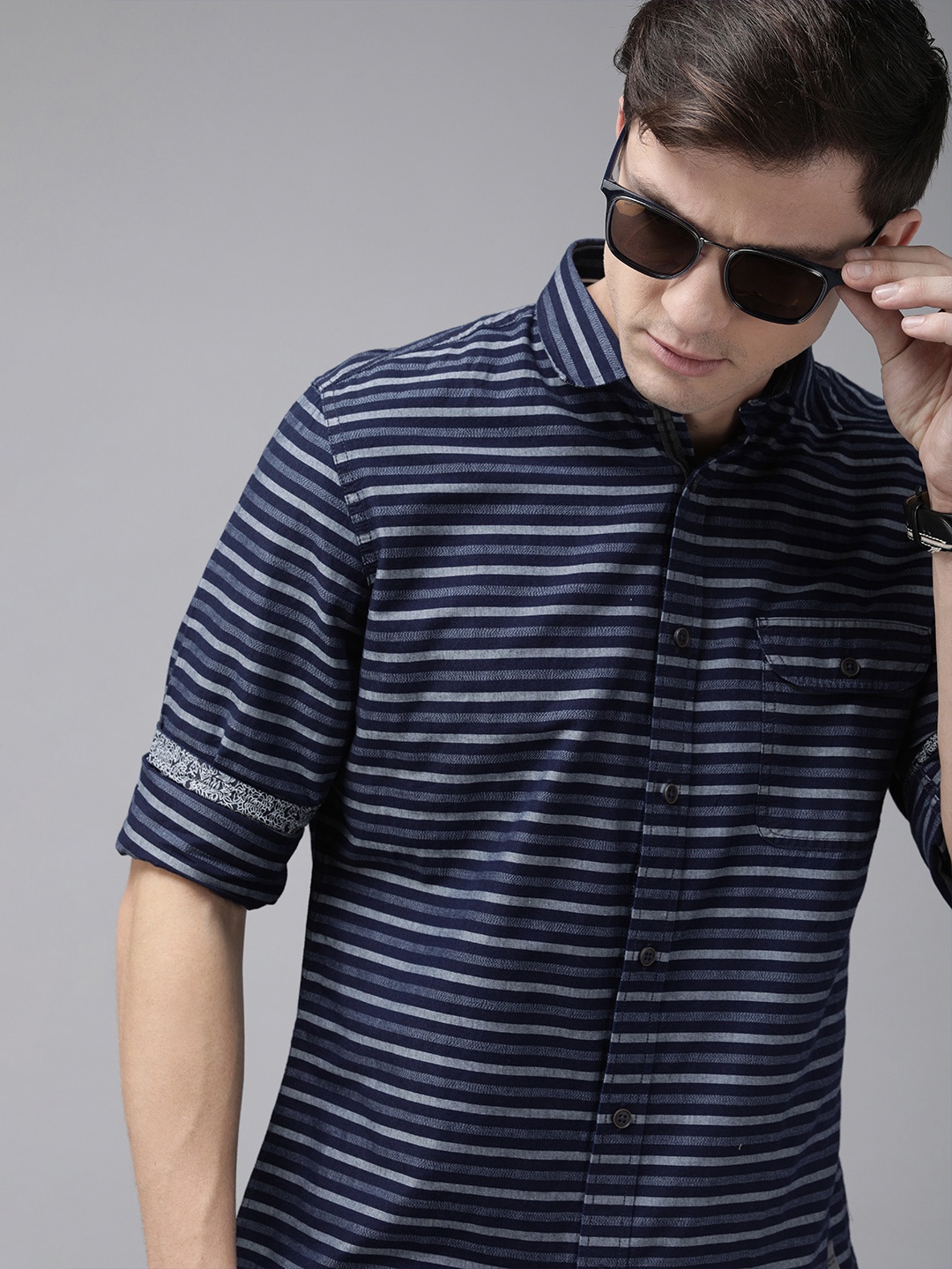 

VAN HEUSEN DENIM LABS Men Navy Blue & Grey Slim Fit Horizontal Stripes Casual Shirt