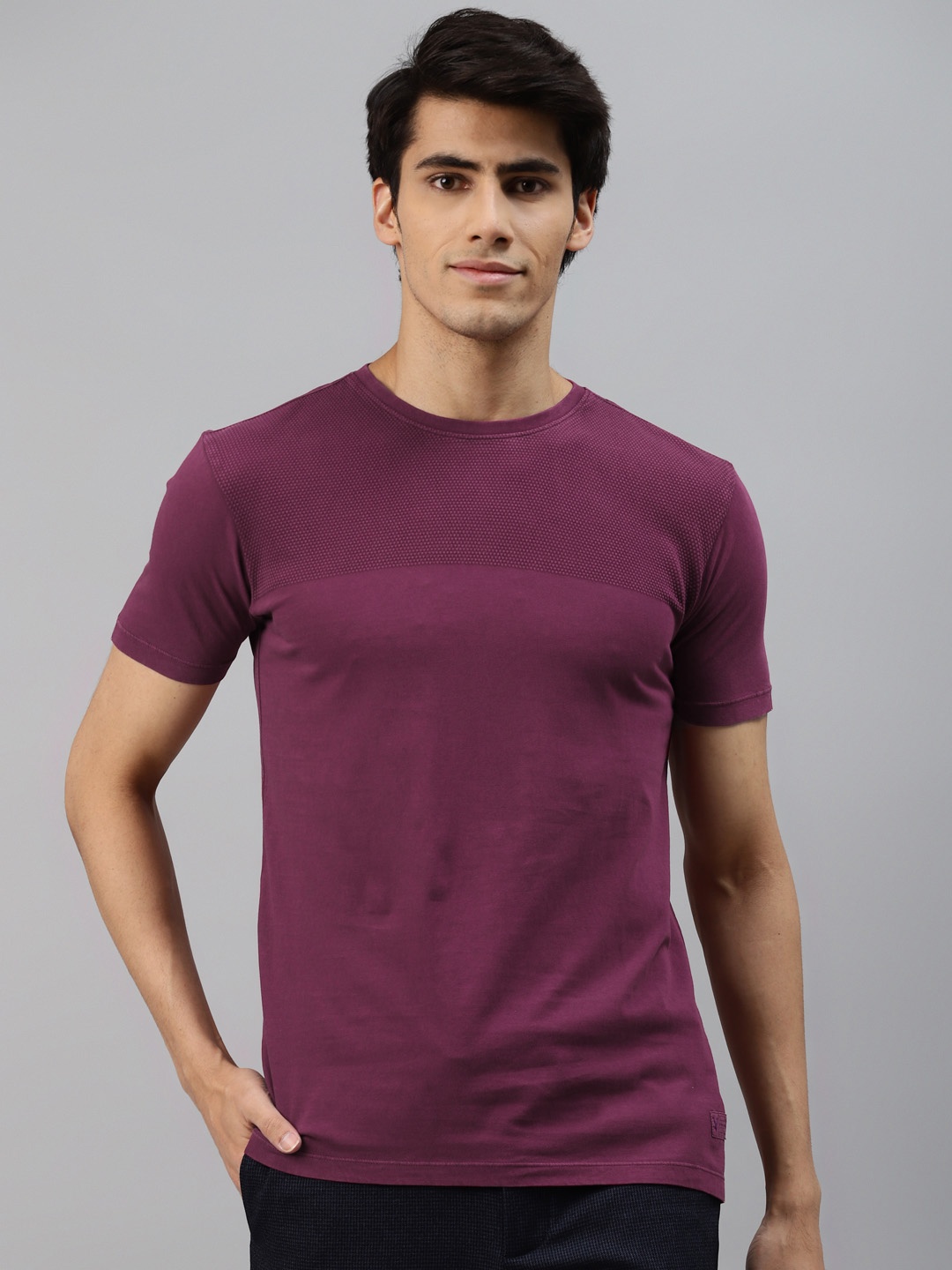 

VAN HEUSEN DENIM LABS Men Burgundy Cotton T-shirt