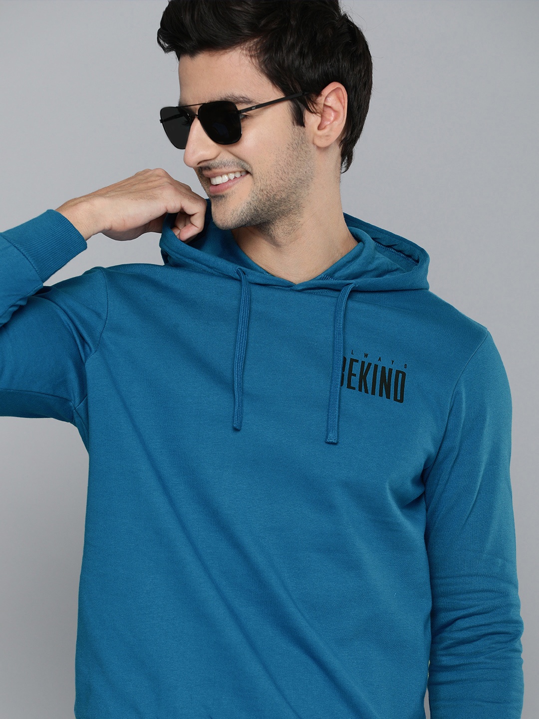 

HERE&NOW Men Blue Typography Printed Pure Cotton Hooded Pullover Sweatshirt