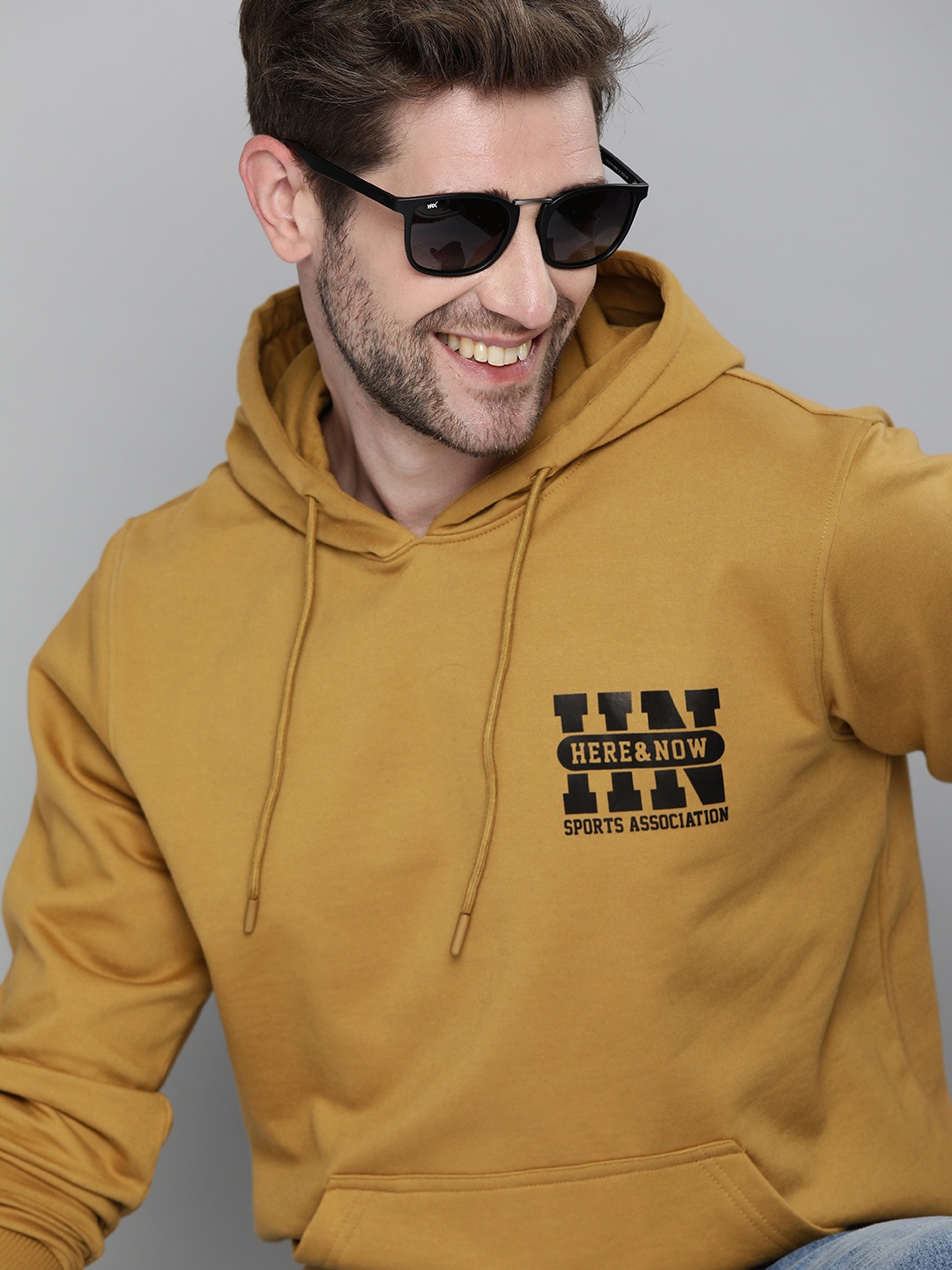 

HERE&NOW Men Mustard Yellow & Black Printed Hooded Sweatshirt