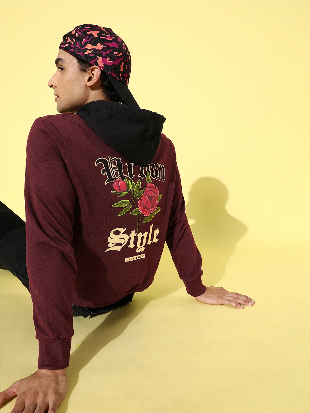 

HERE&NOW Men Burgundy Printed Graphic Sweatshirt